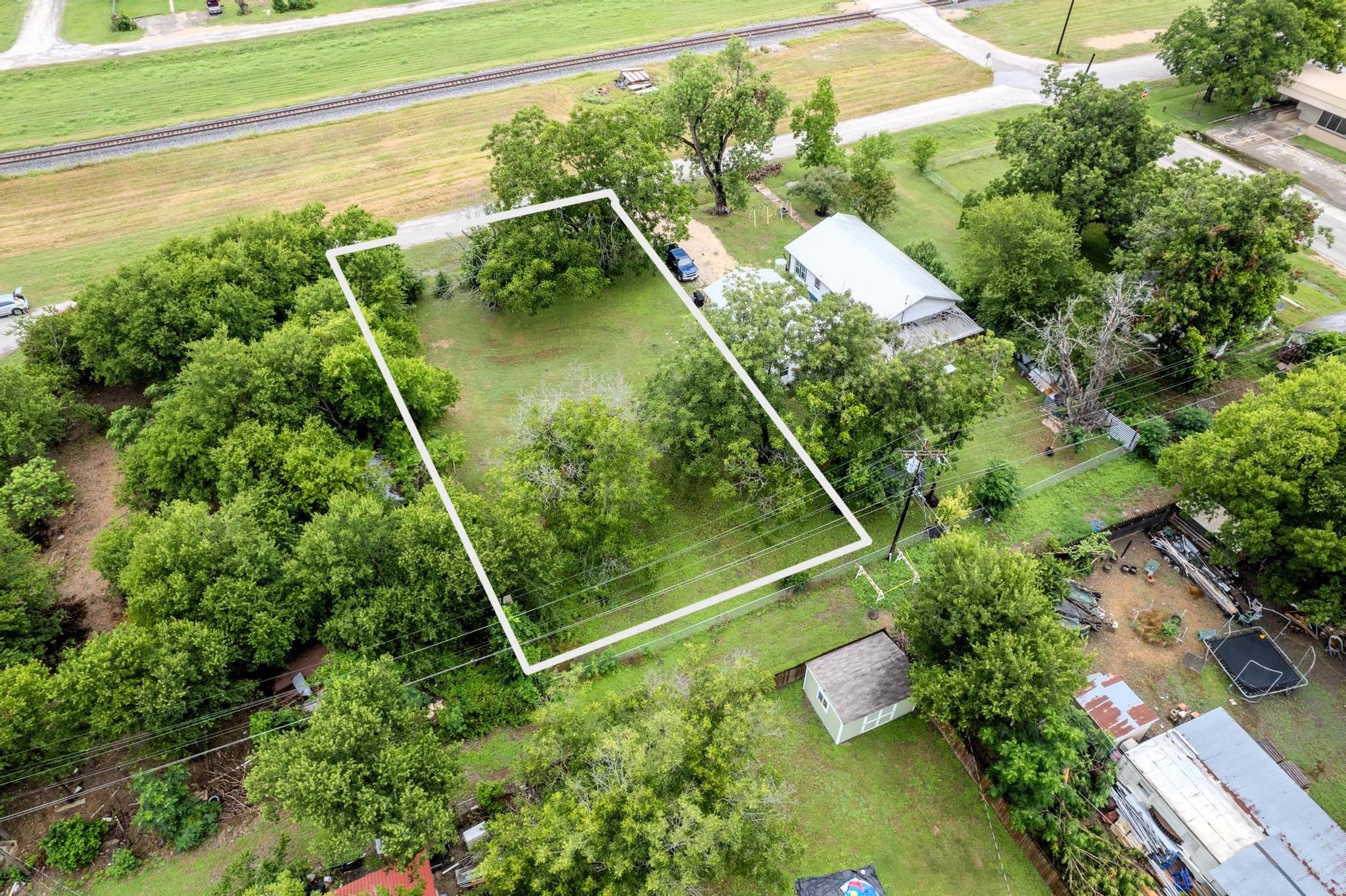 218 SE Front St, Bartlett, TX 76511