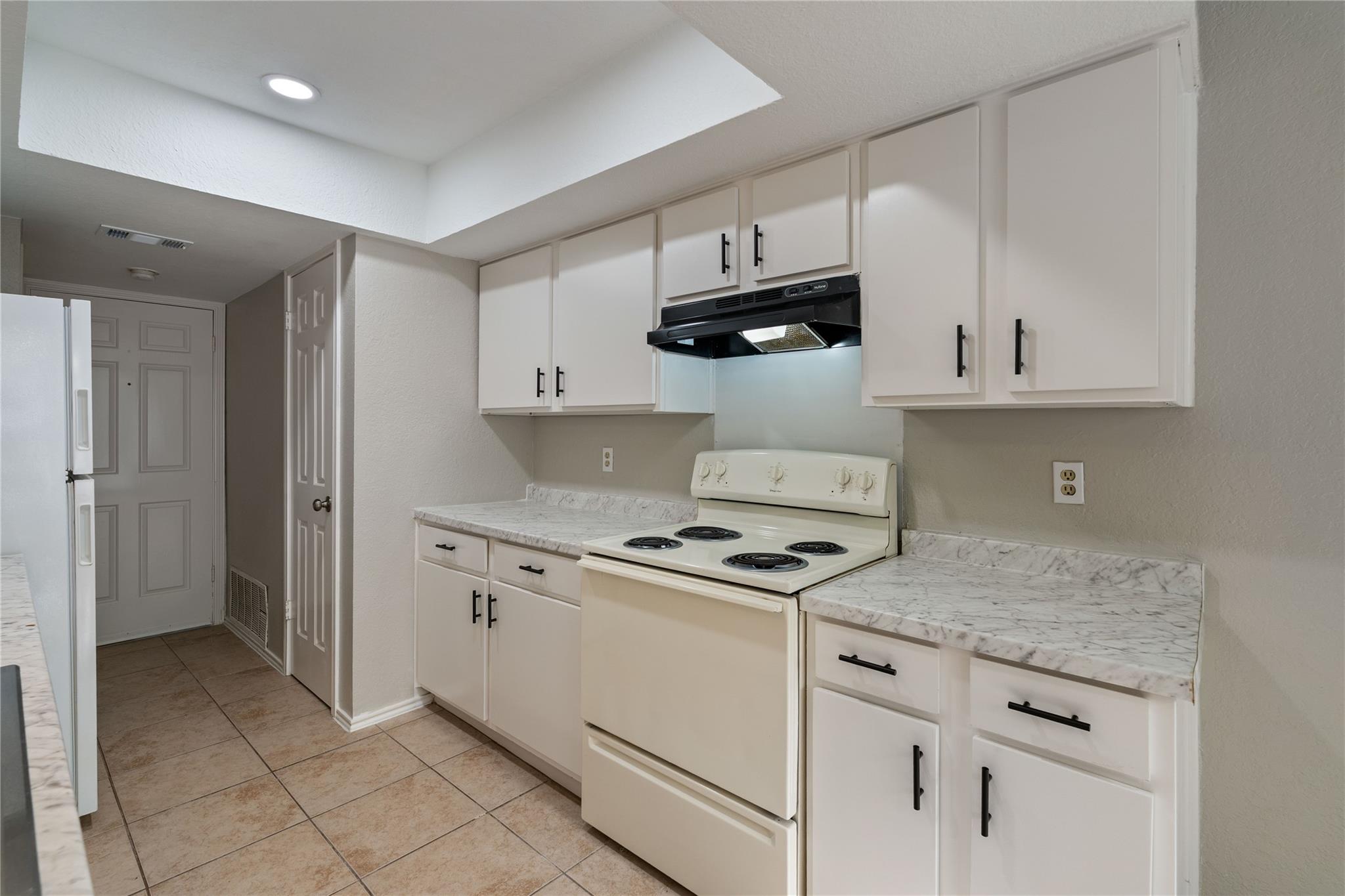 9209 Kempler Dr # B, Austin, TX 78748