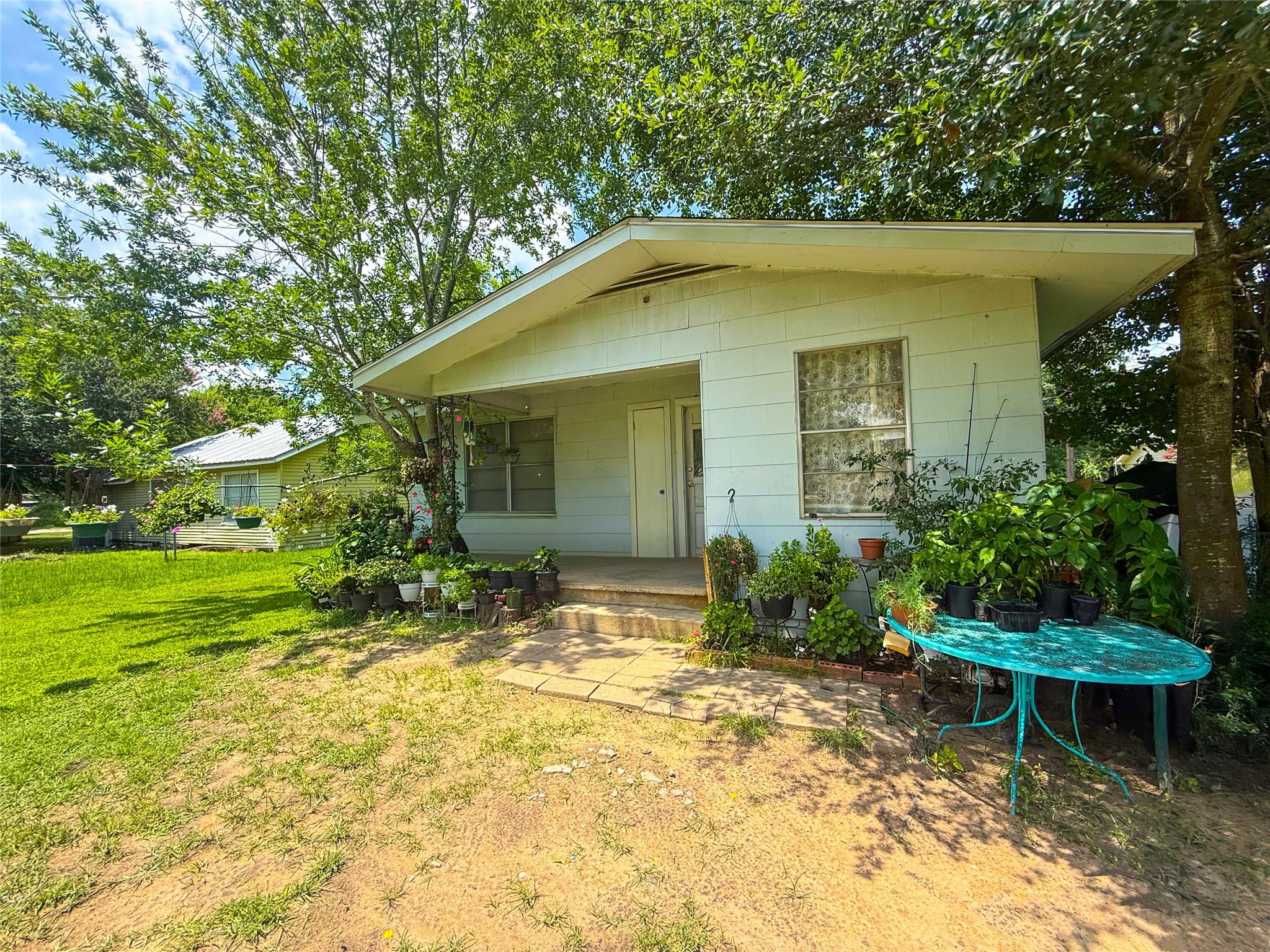 424 Burns St, Lexington, TX 78947