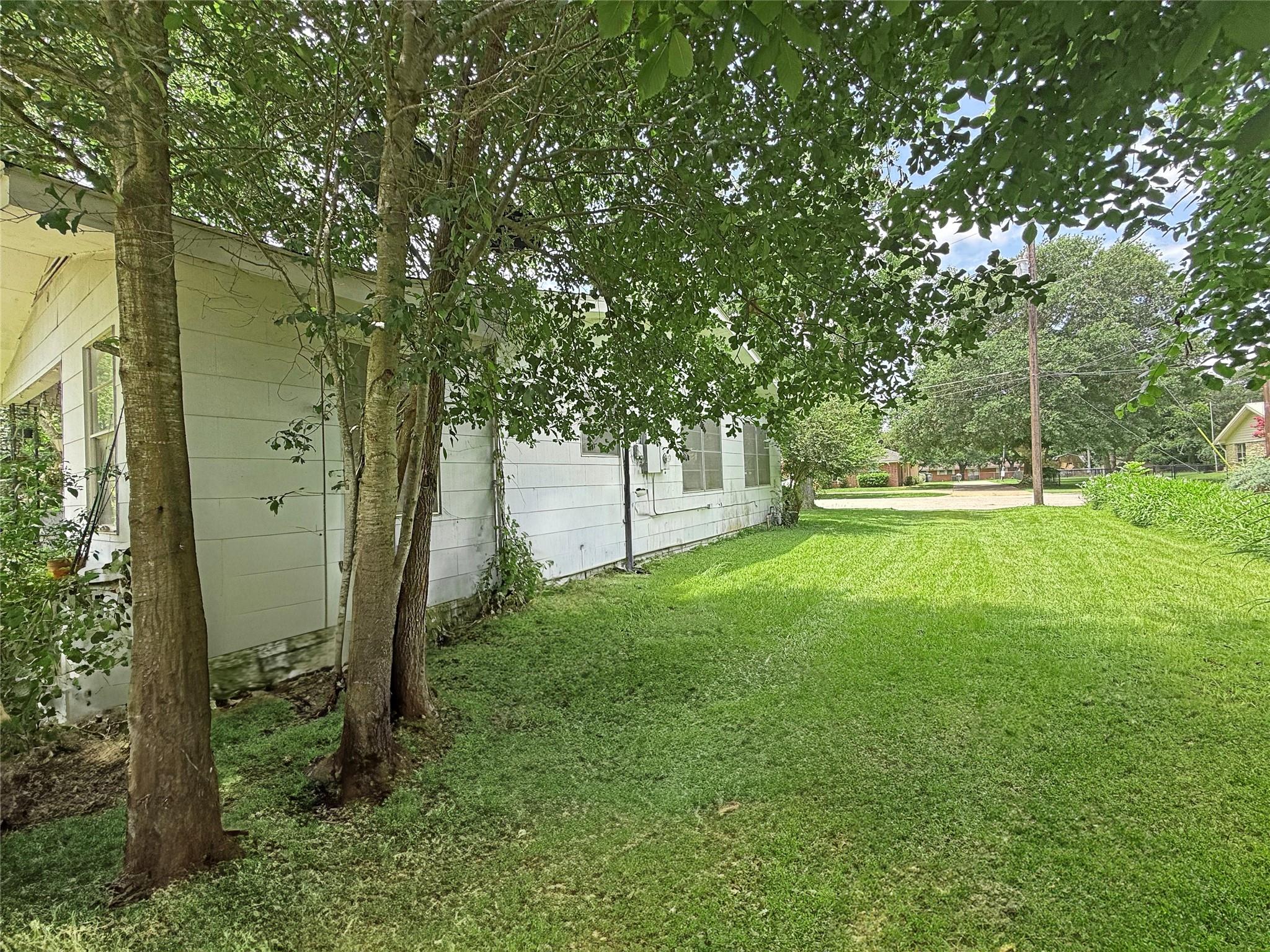 424 Burns St, Lexington, TX 78947