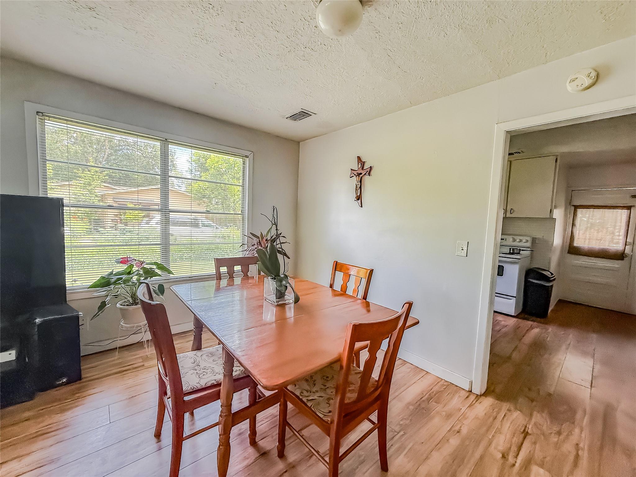 424 Burns St, Lexington, TX 78947