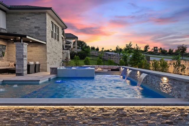 402 San Donato Dr, Austin, TX 78738