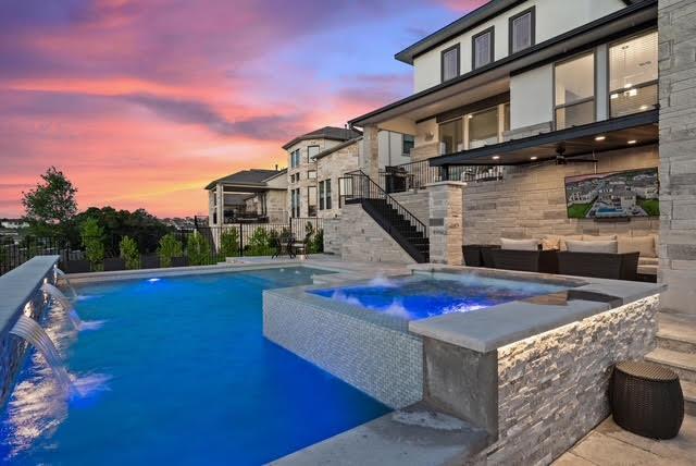 402 San Donato Dr, Austin, TX 78738