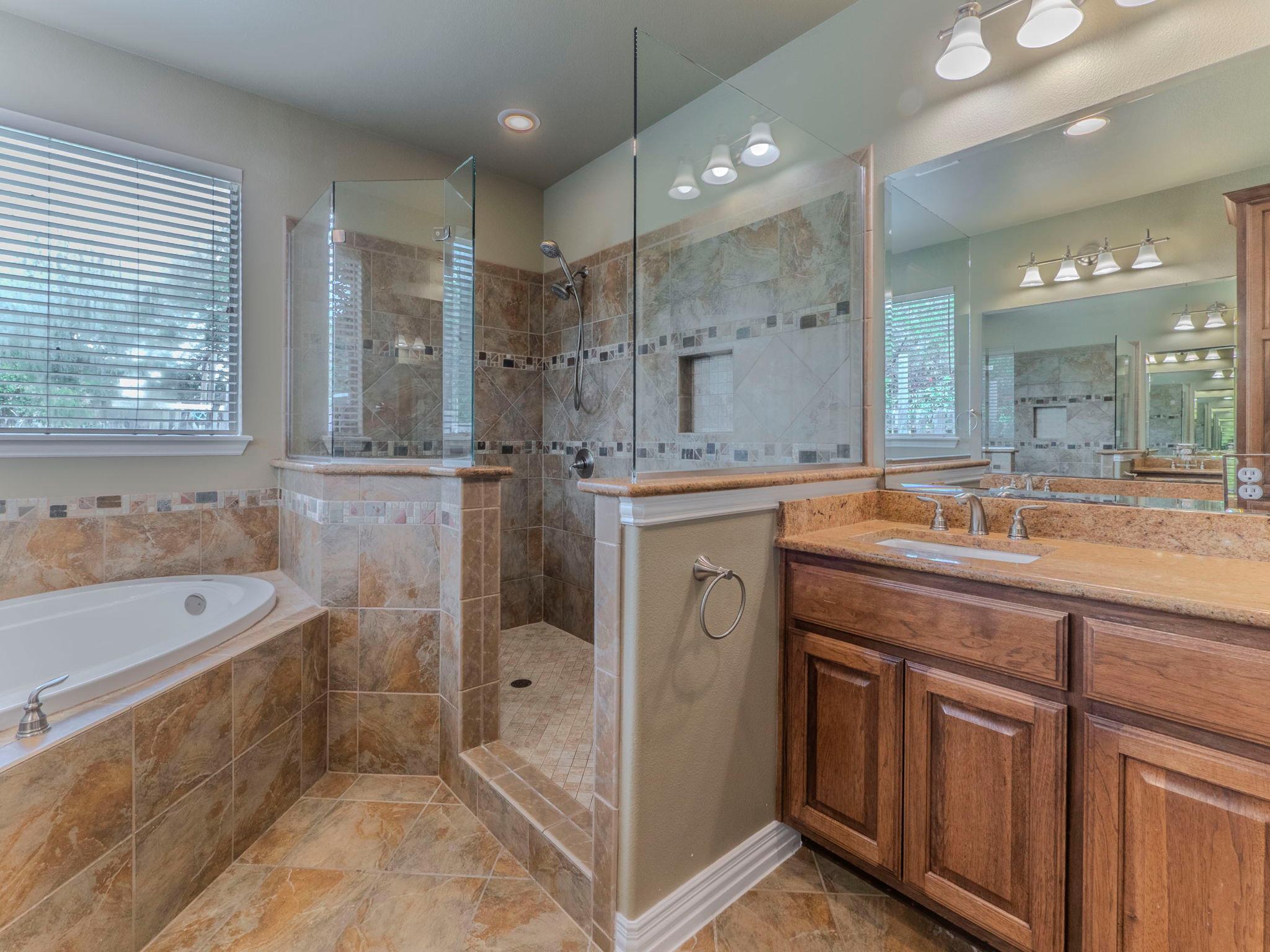100 N Meadowlark St, Lakeway, TX 78734