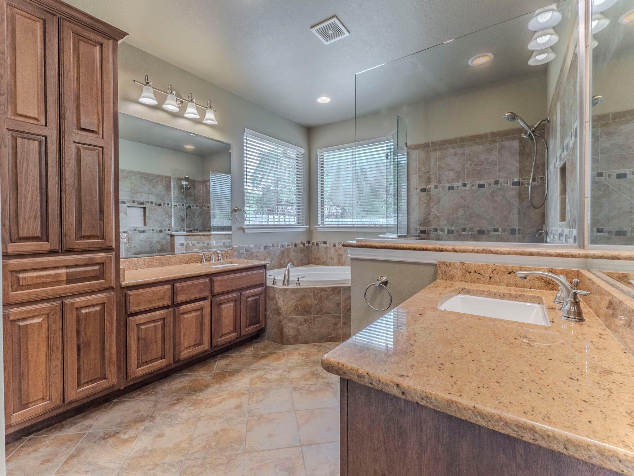 100 N Meadowlark St, Lakeway, TX 78734
