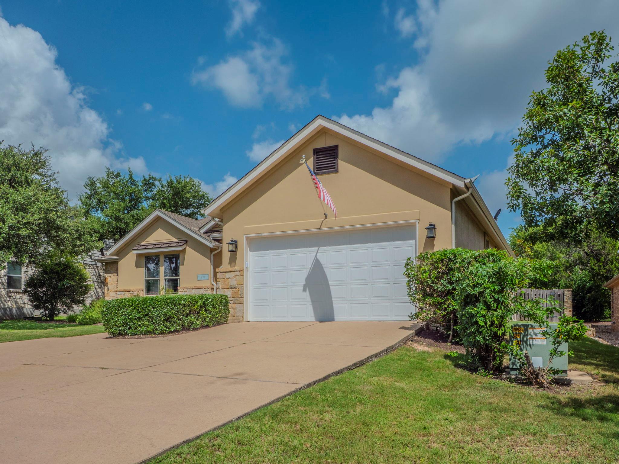 100 N Meadowlark St, Lakeway, TX 78734