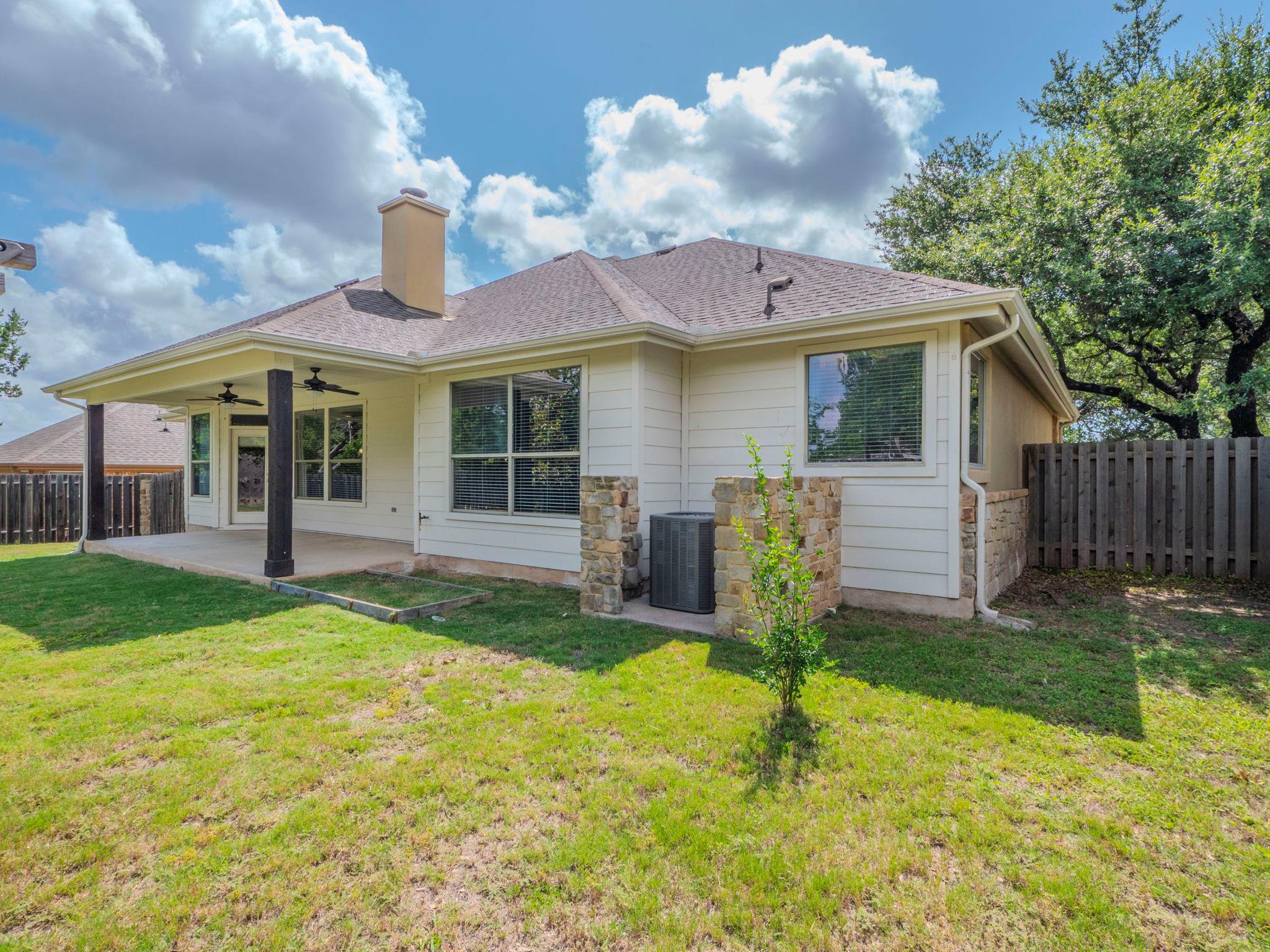 100 N Meadowlark St, Lakeway, TX 78734