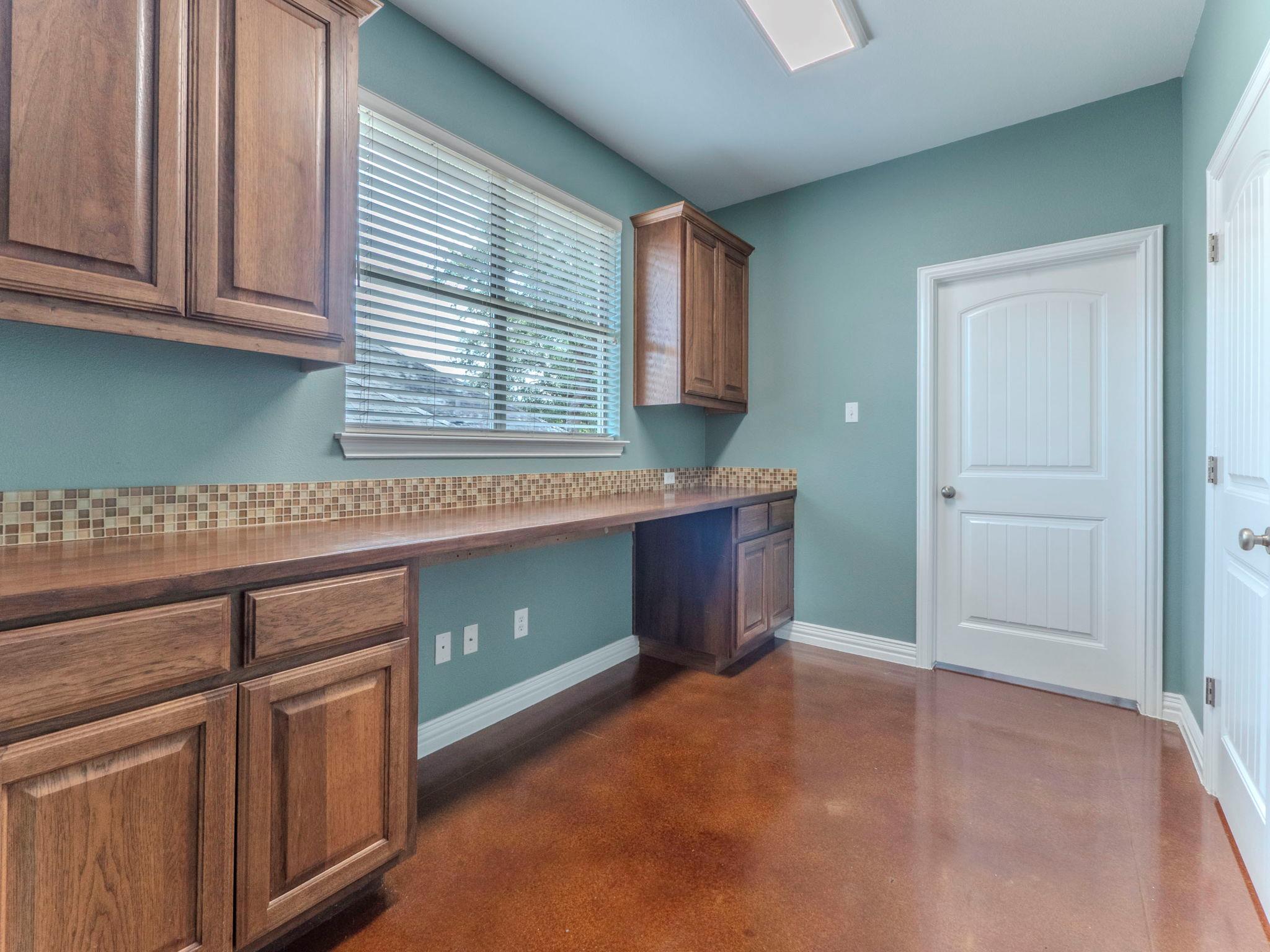 100 N Meadowlark St, Lakeway, TX 78734