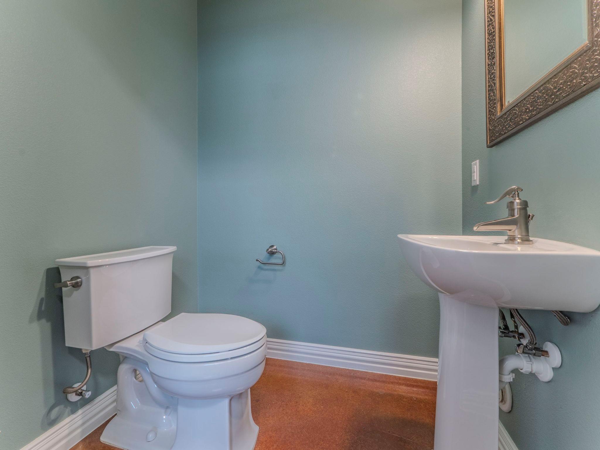 100 N Meadowlark St, Lakeway, TX 78734