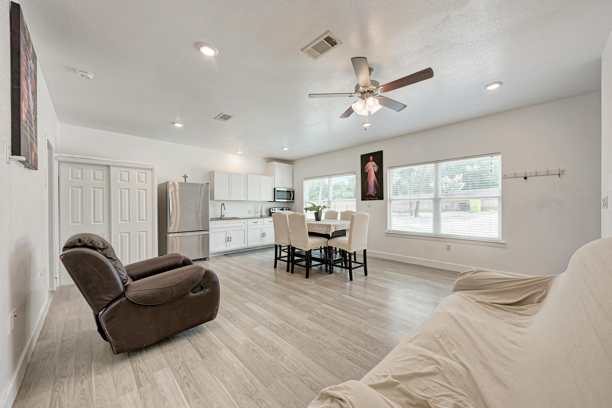 114 Crepe Myrtle Pkwy, Elgin, TX 78621