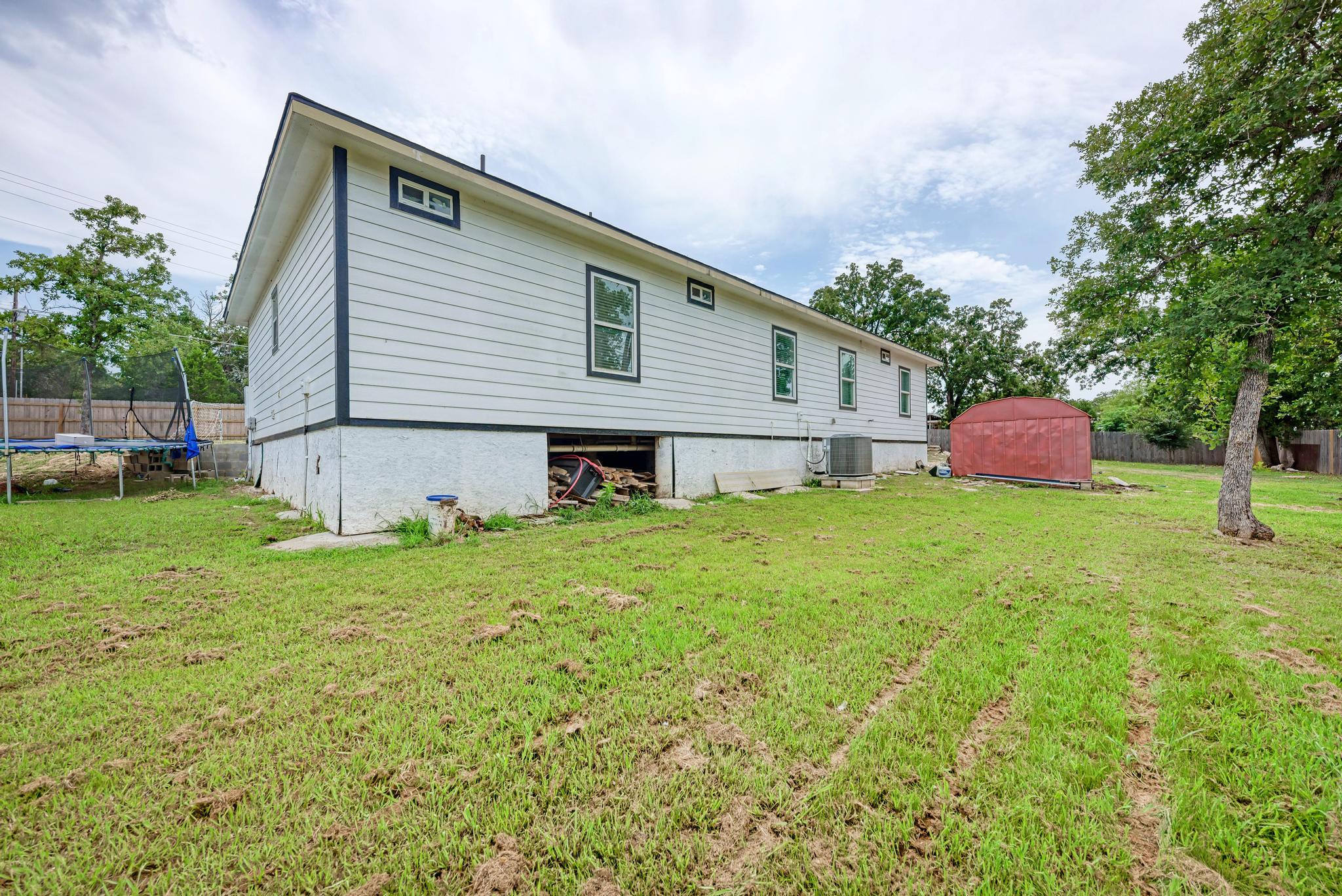 114 Crepe Myrtle Pkwy, Elgin, TX 78621