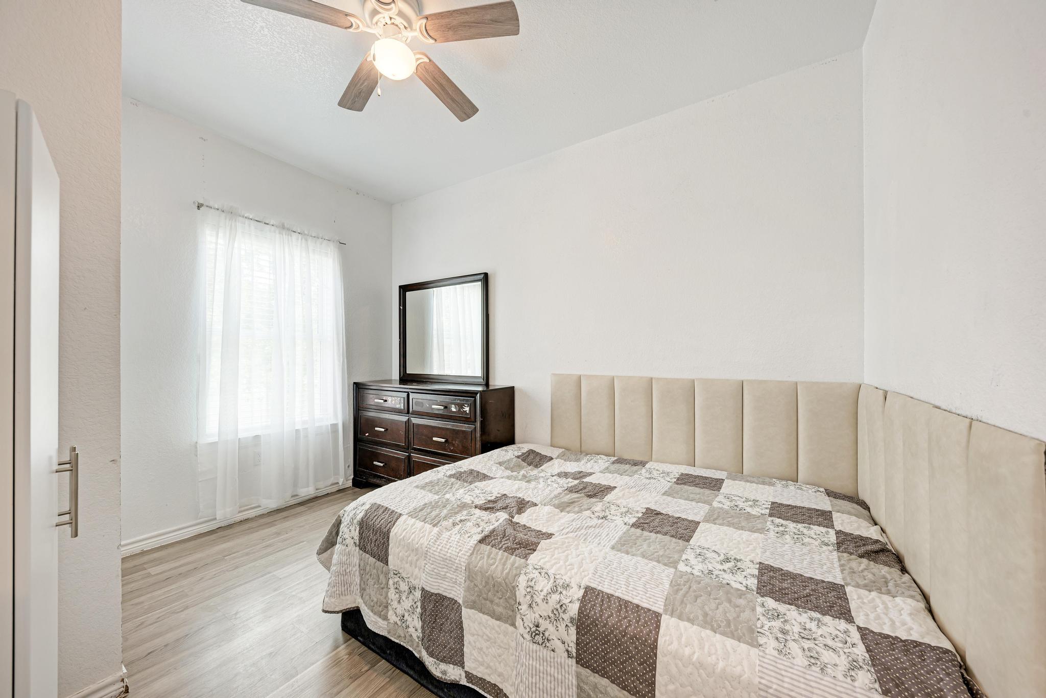 114 Crepe Myrtle Pkwy, Elgin, TX 78621