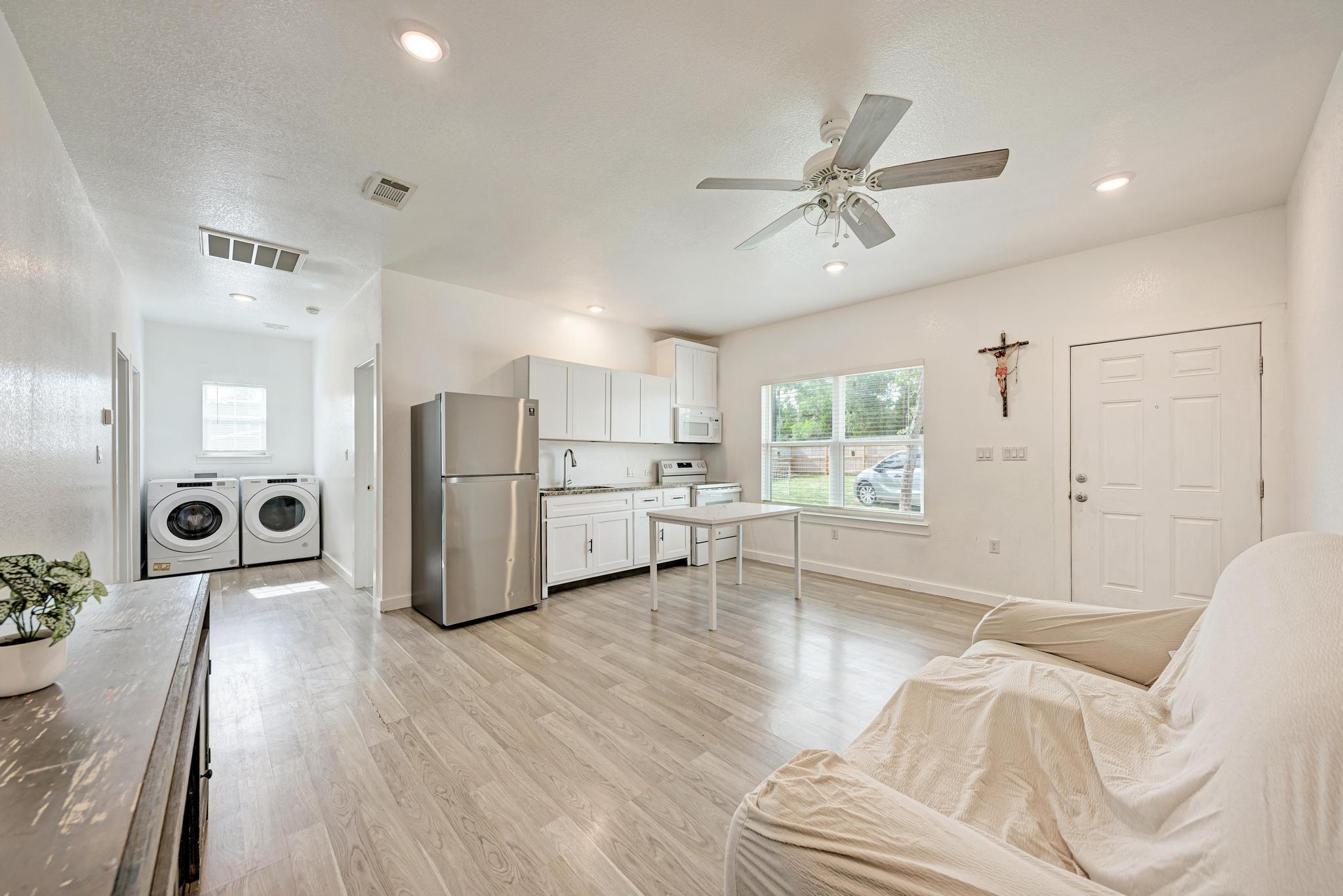 114 Crepe Myrtle Pkwy, Elgin, TX 78621
