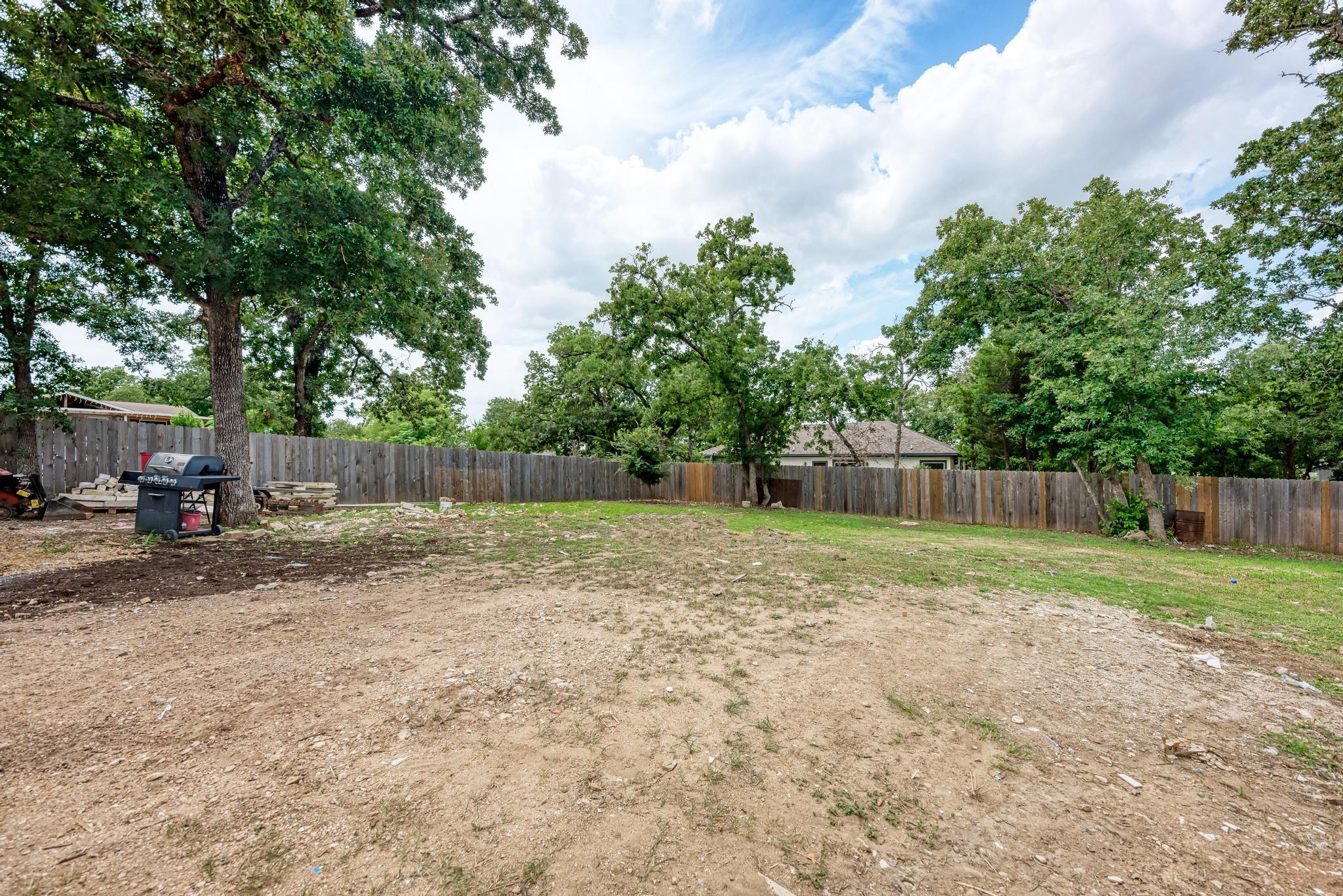 114 Crepe Myrtle Pkwy, Elgin, TX 78621