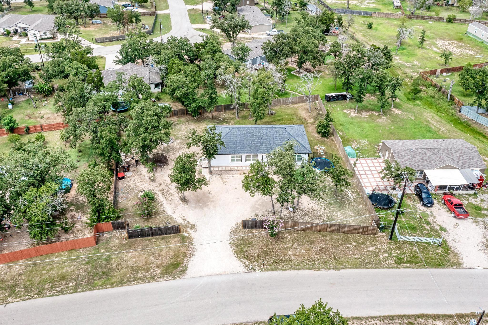 114 Crepe Myrtle Pkwy, Elgin, TX 78621