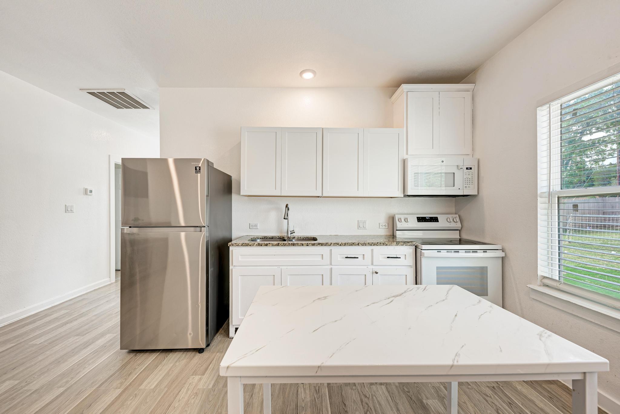 114 Crepe Myrtle Pkwy, Elgin, TX 78621