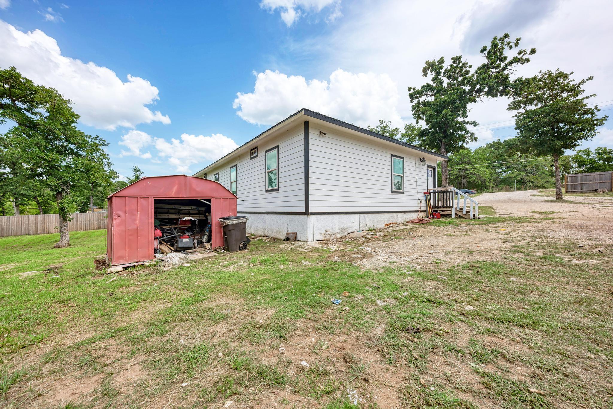 114 Crepe Myrtle Pkwy, Elgin, TX 78621