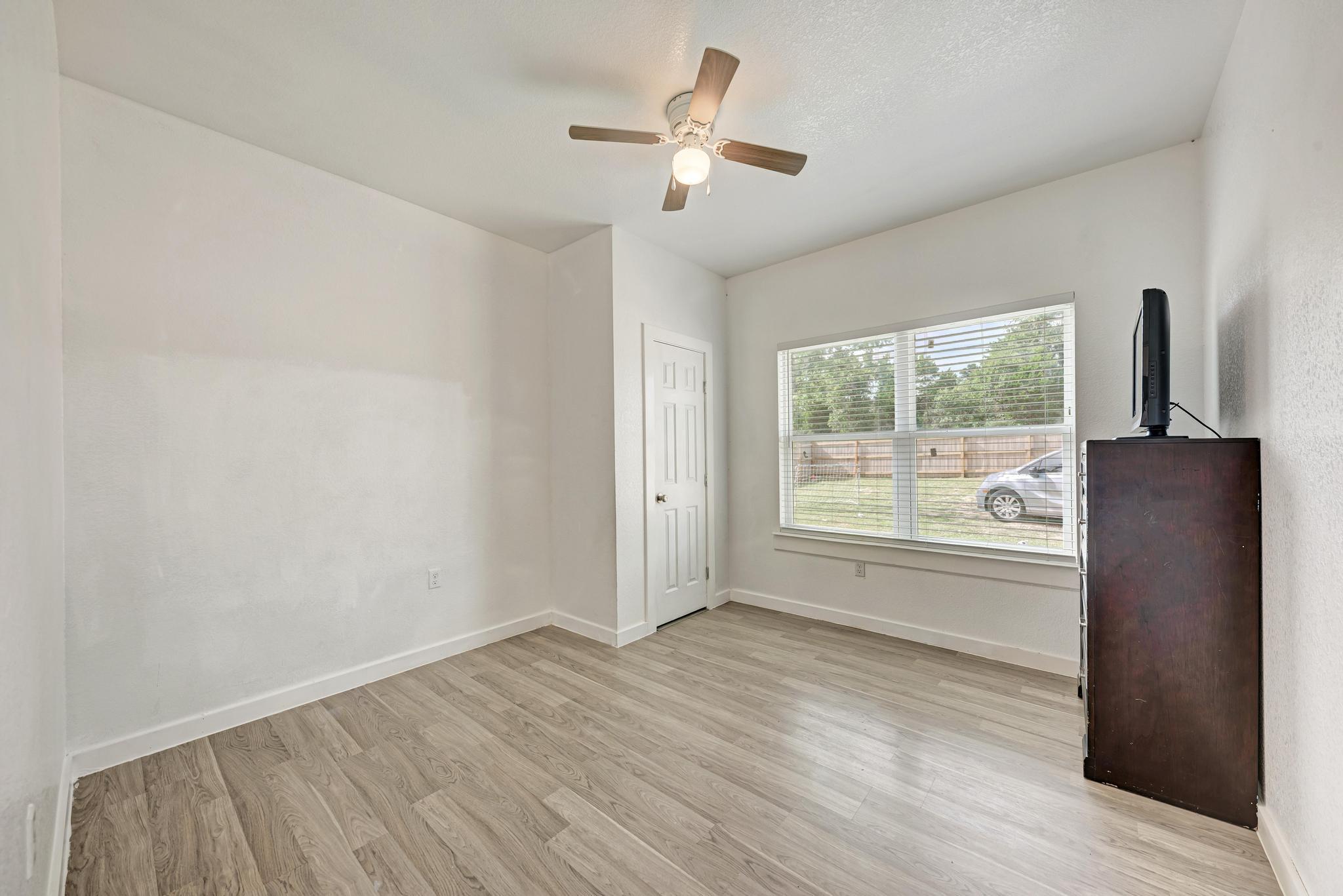 114 Crepe Myrtle Pkwy, Elgin, TX 78621