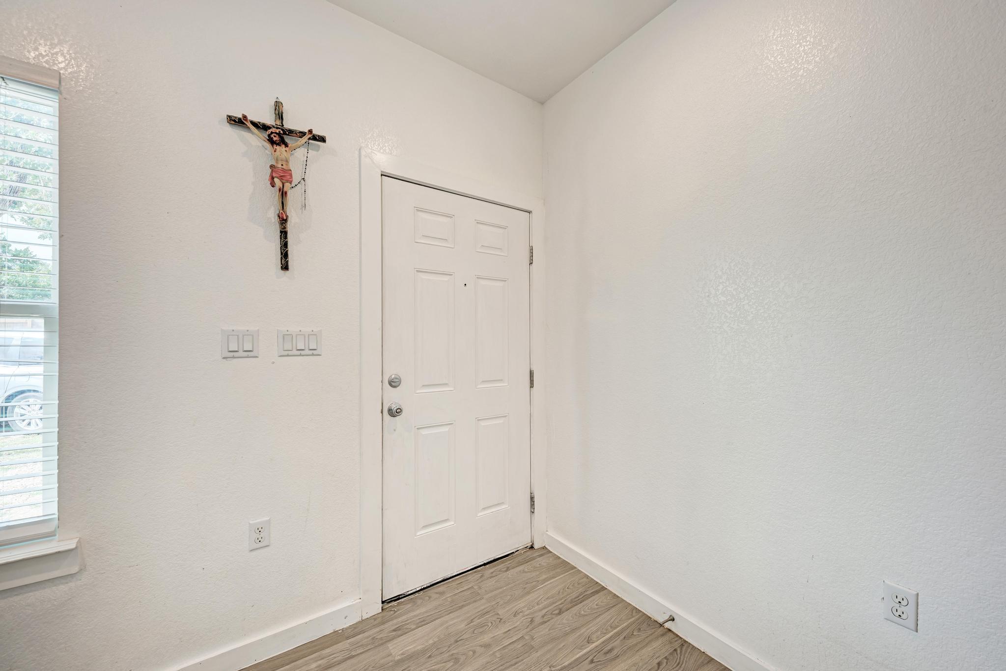 114 Crepe Myrtle Pkwy, Elgin, TX 78621