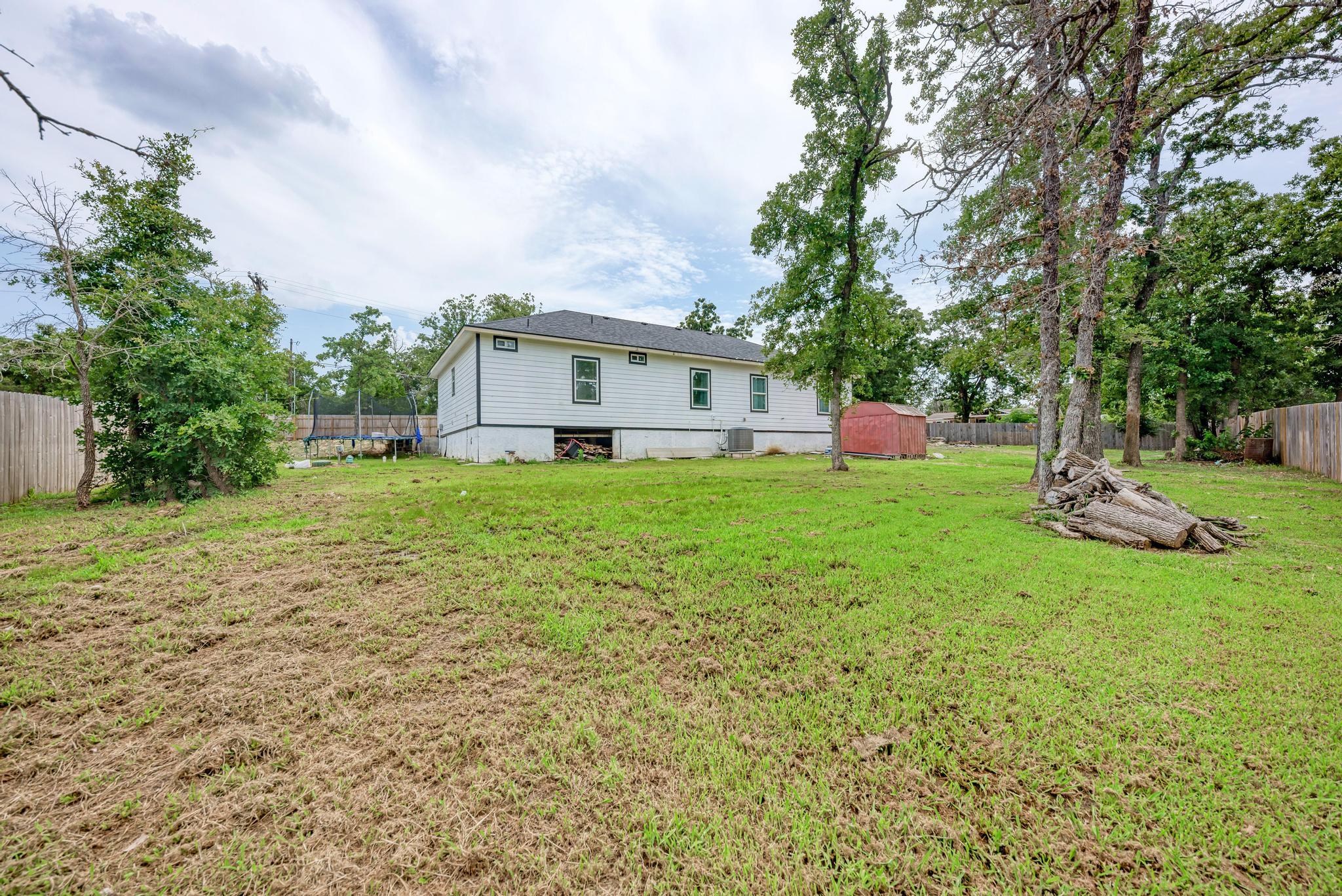 114 Crepe Myrtle Pkwy, Elgin, TX 78621