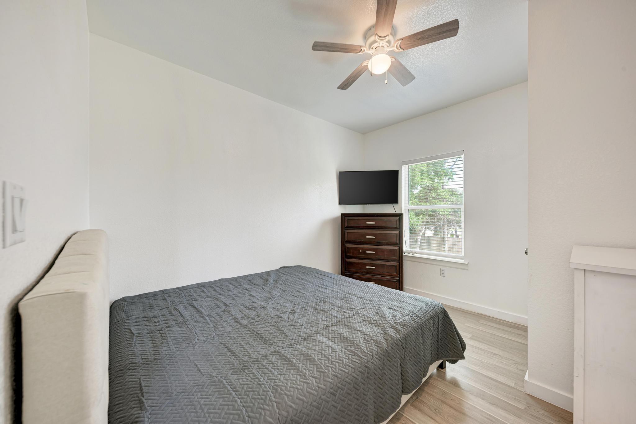 114 Crepe Myrtle Pkwy, Elgin, TX 78621