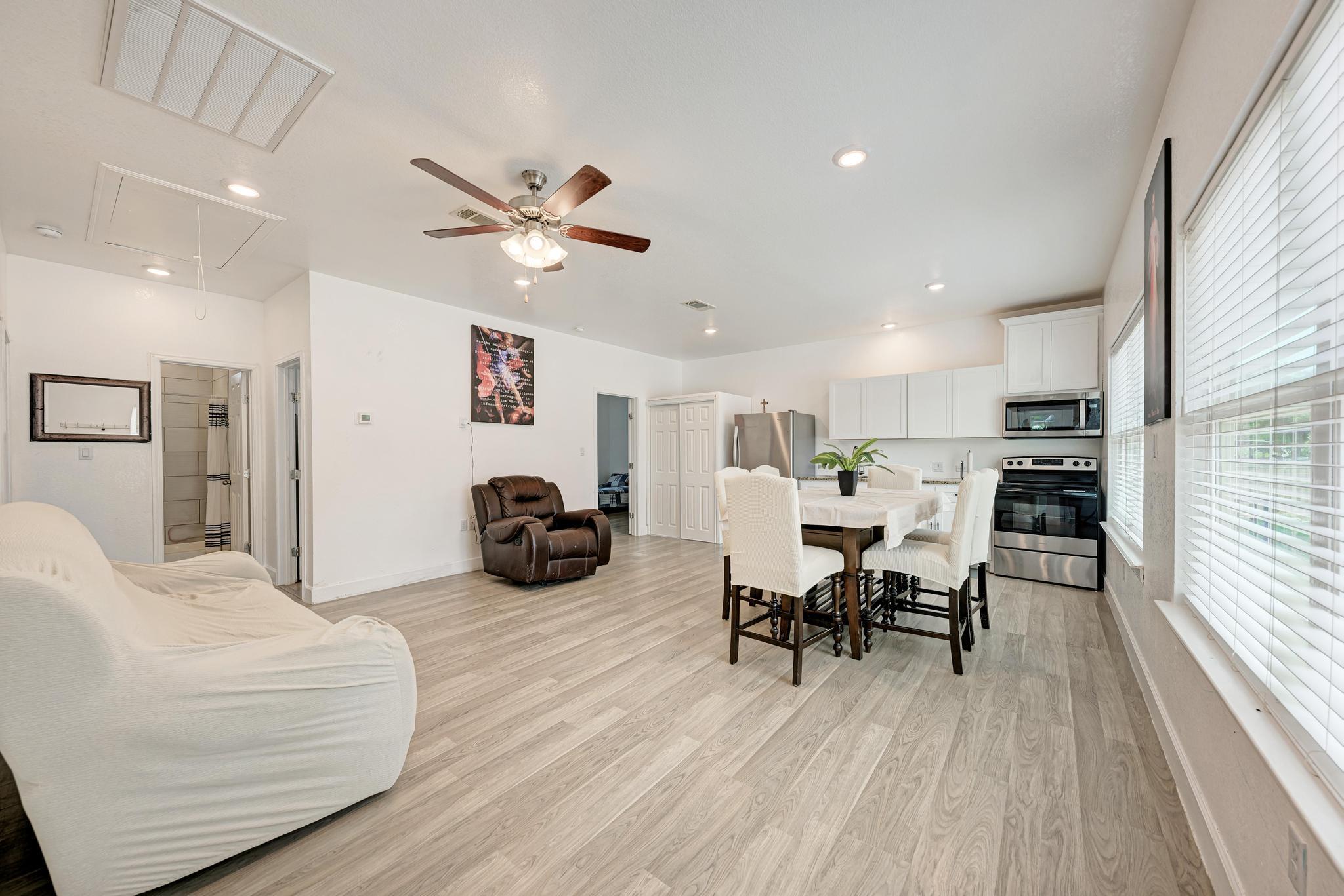 114 Crepe Myrtle Pkwy, Elgin, TX 78621