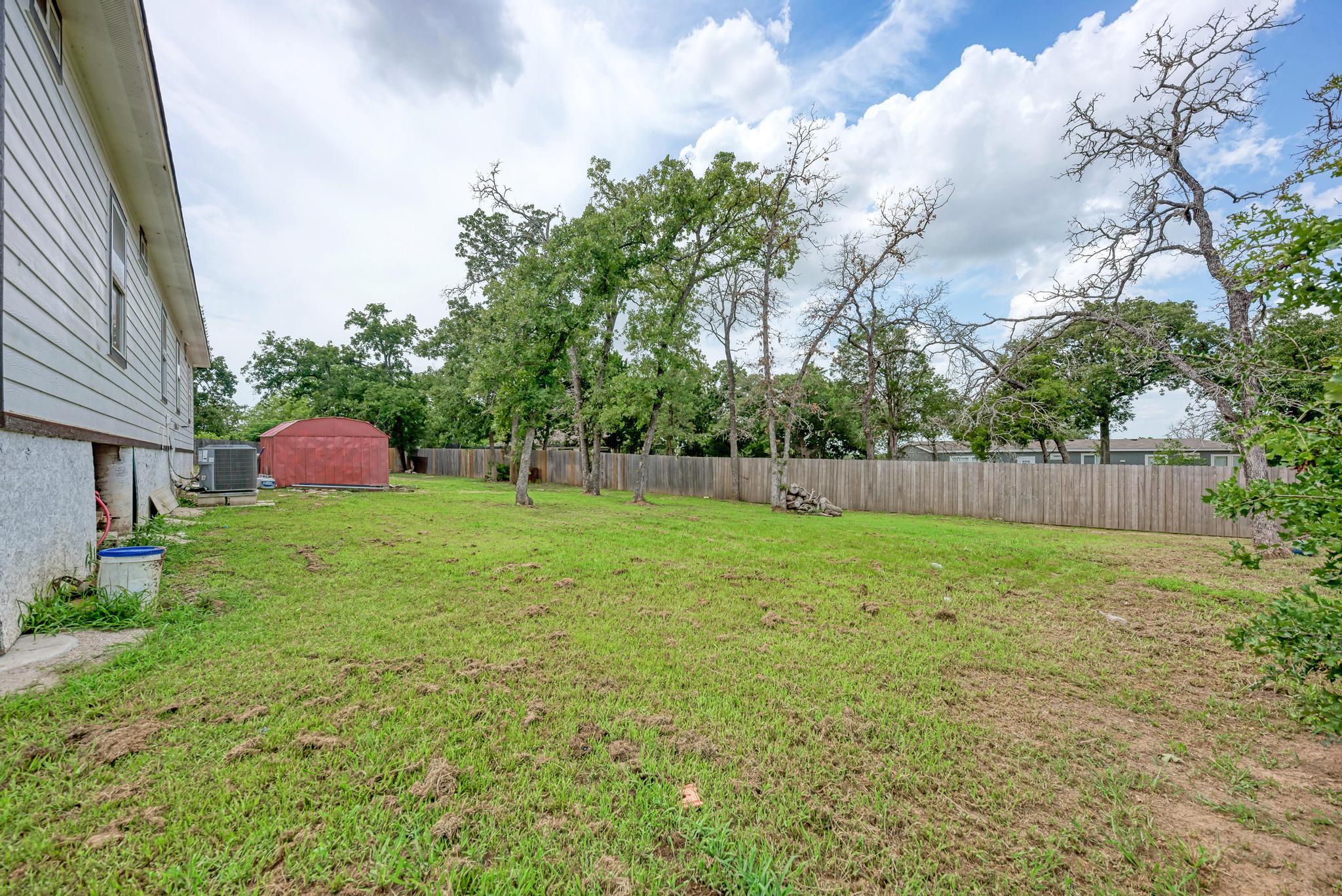114 Crepe Myrtle Pkwy, Elgin, TX 78621