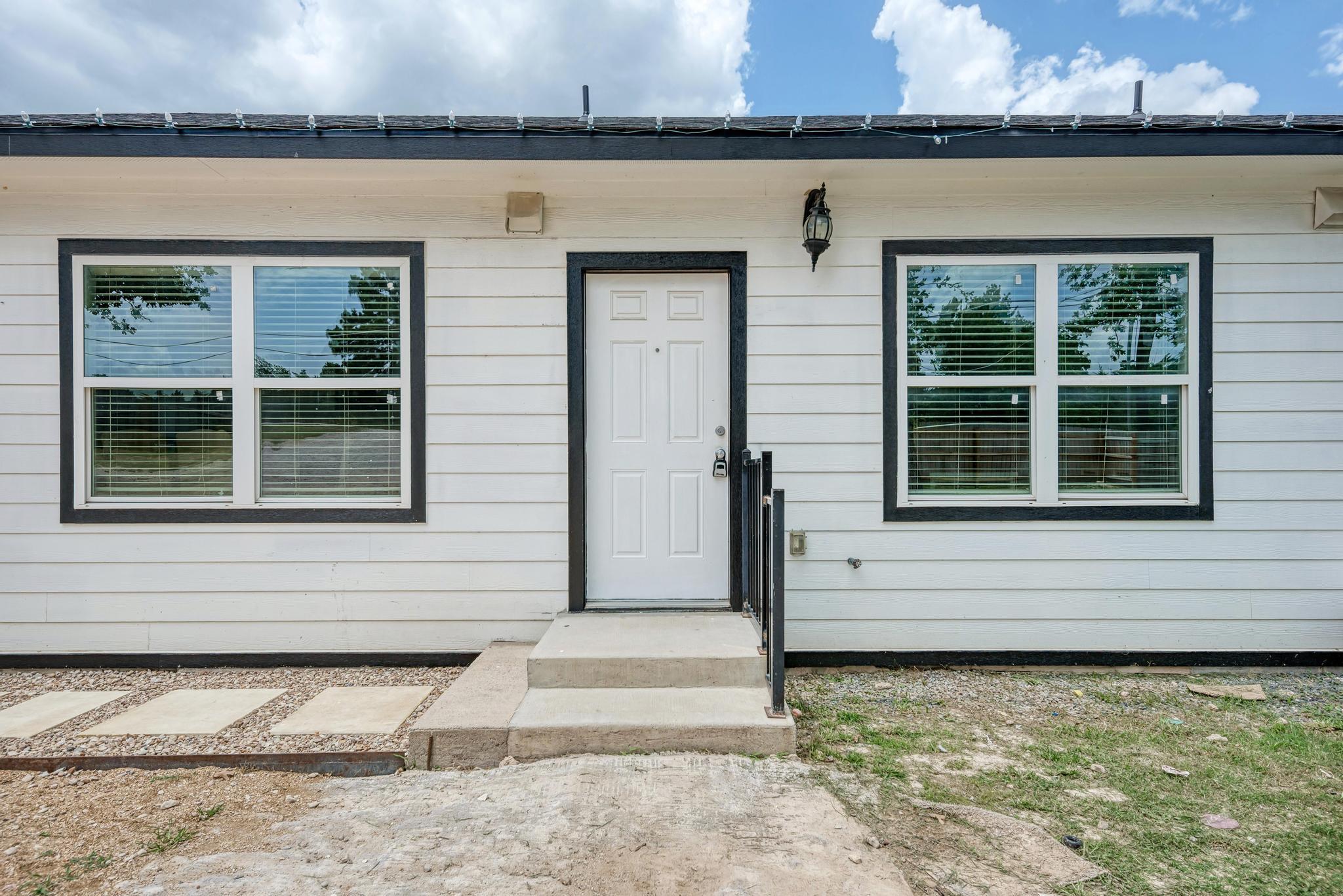 114 Crepe Myrtle Pkwy, Elgin, TX 78621