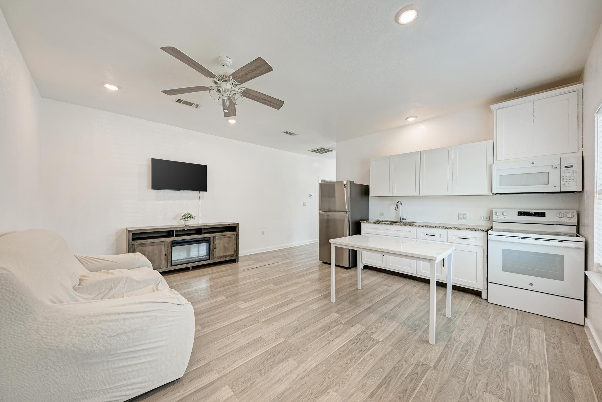 114 Crepe Myrtle Pkwy, Elgin, TX 78621