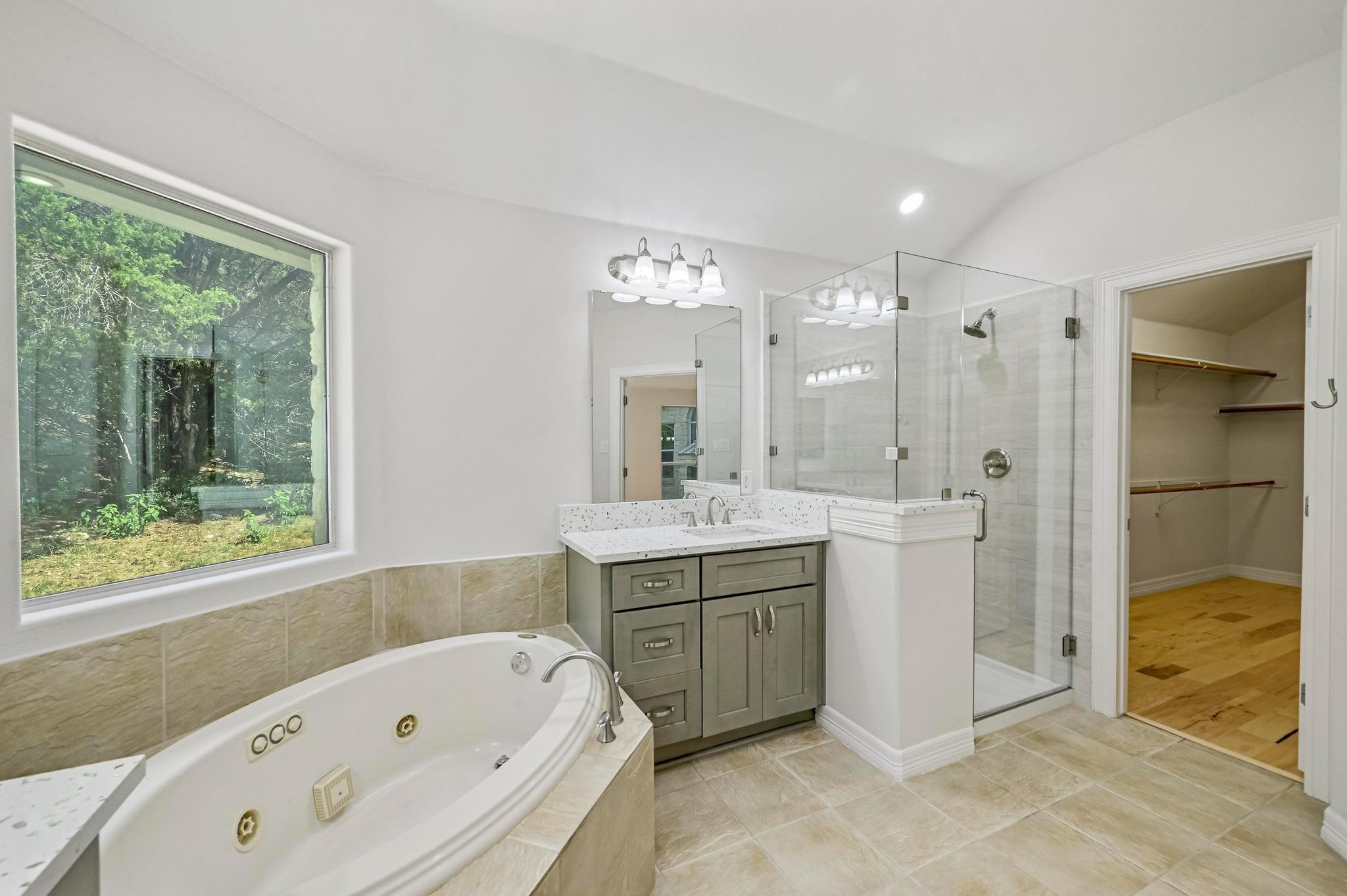 501 Flamingo Blvd, Lakeway, TX 78734