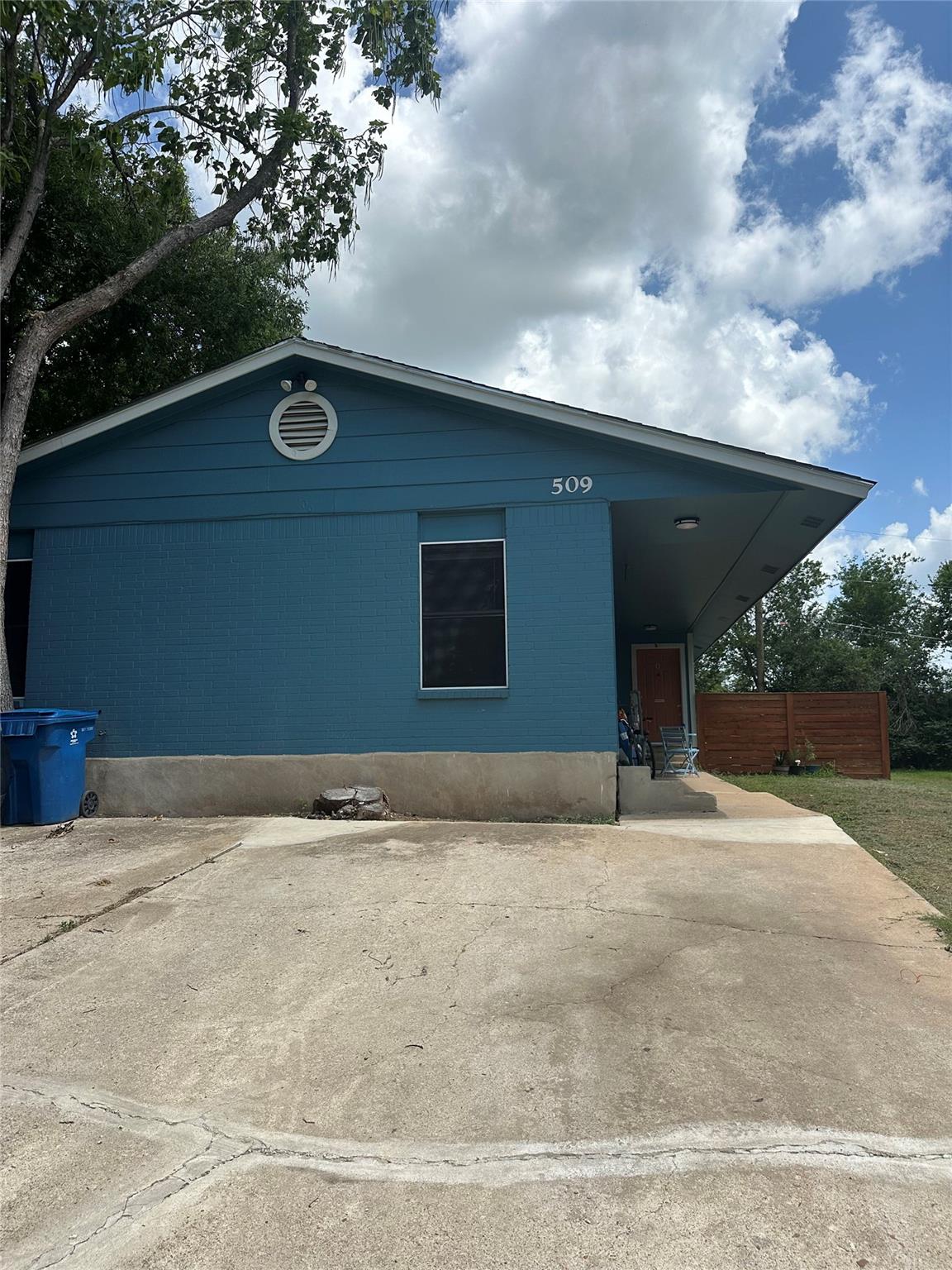 509 Central Ave # A, Elgin, TX 78621