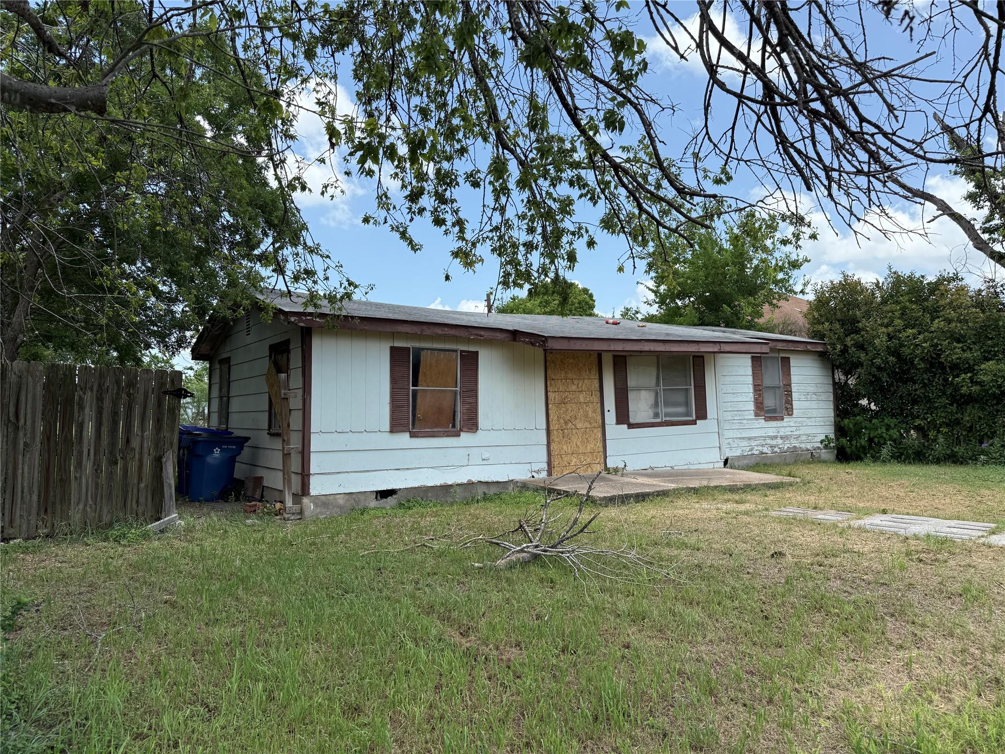 207 W TOWNES St, Manor, TX 78653