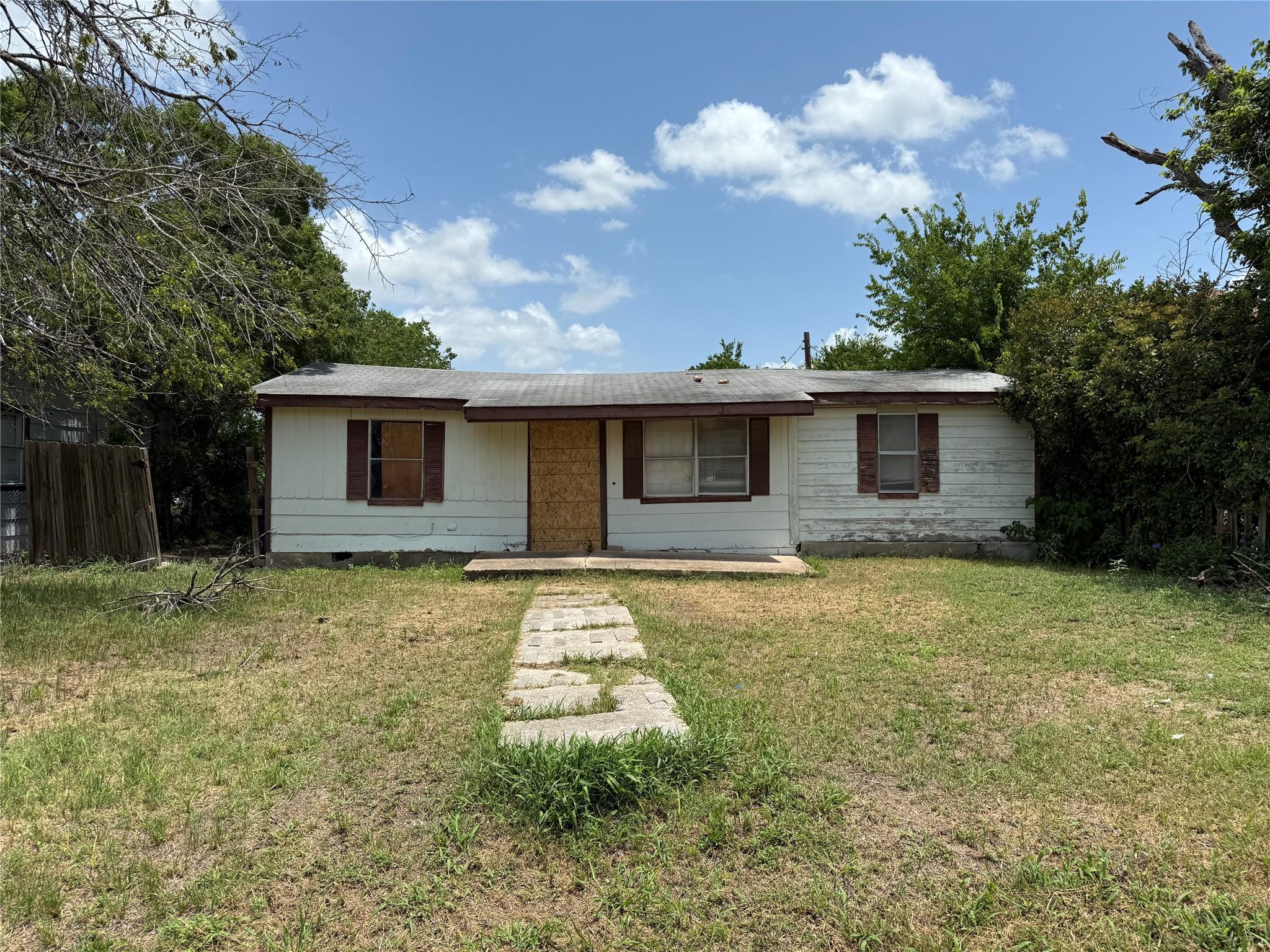 207 W TOWNES St, Manor, TX 78653