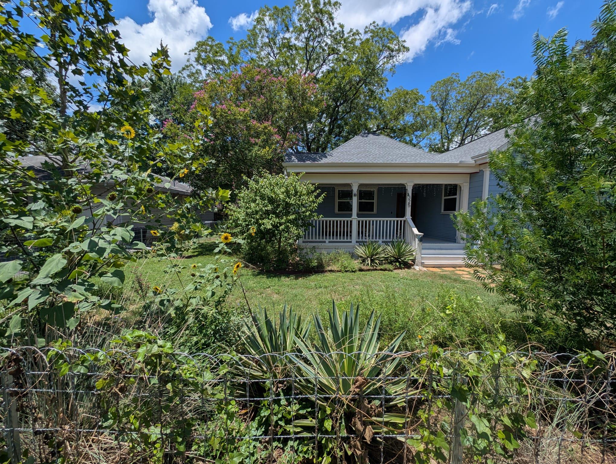 325 S Frio St, Lockhart, TX 78644