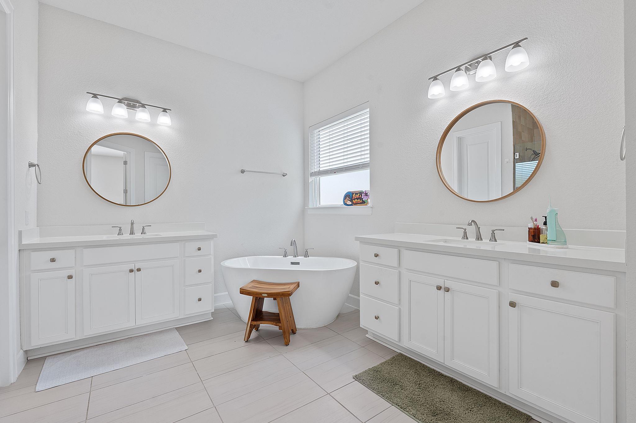 104 Majestic Arroyo Way, Lakeway, TX 78738