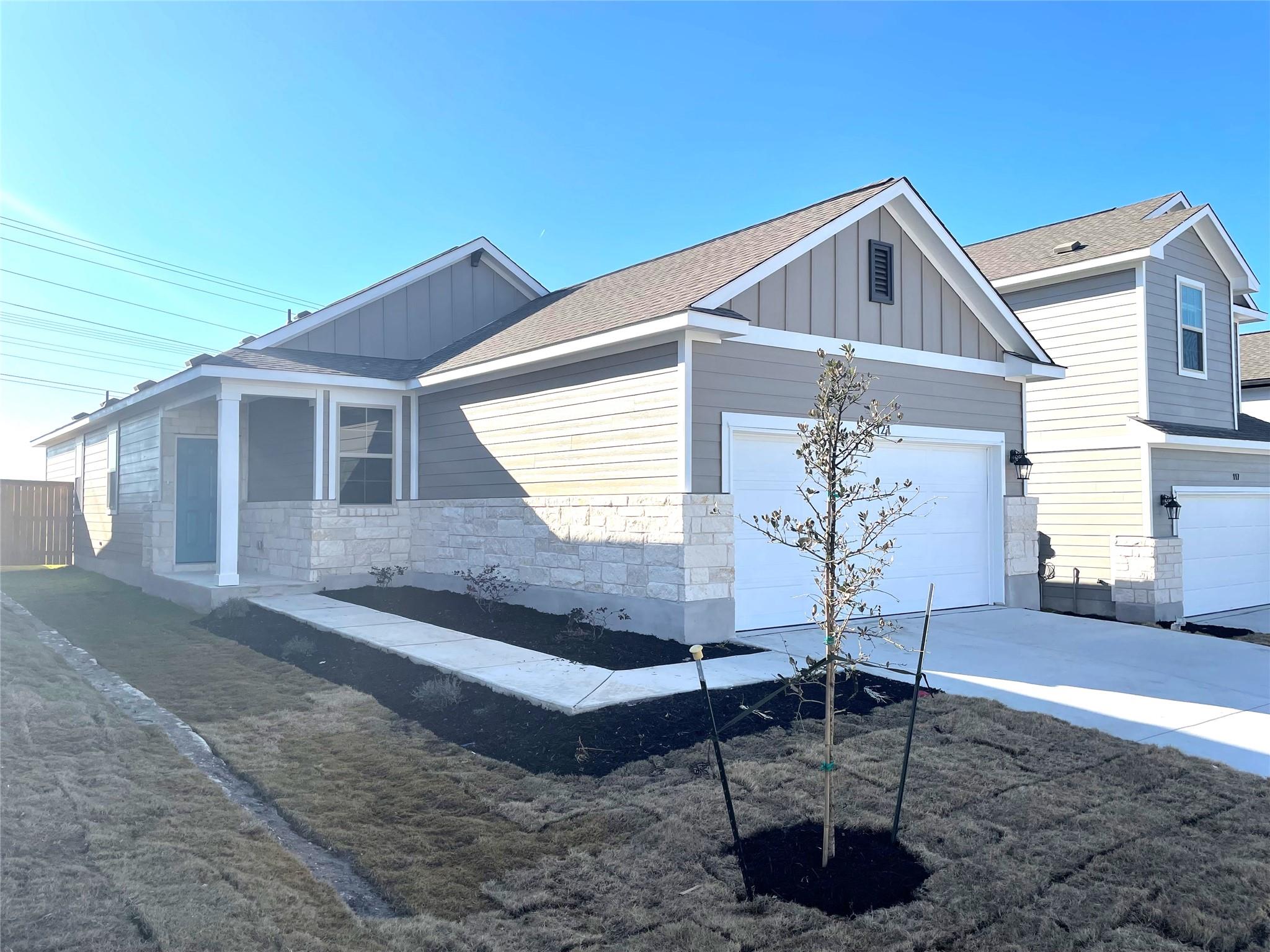 121 Old Stagecoach Rd, Jarrell, TX 76537