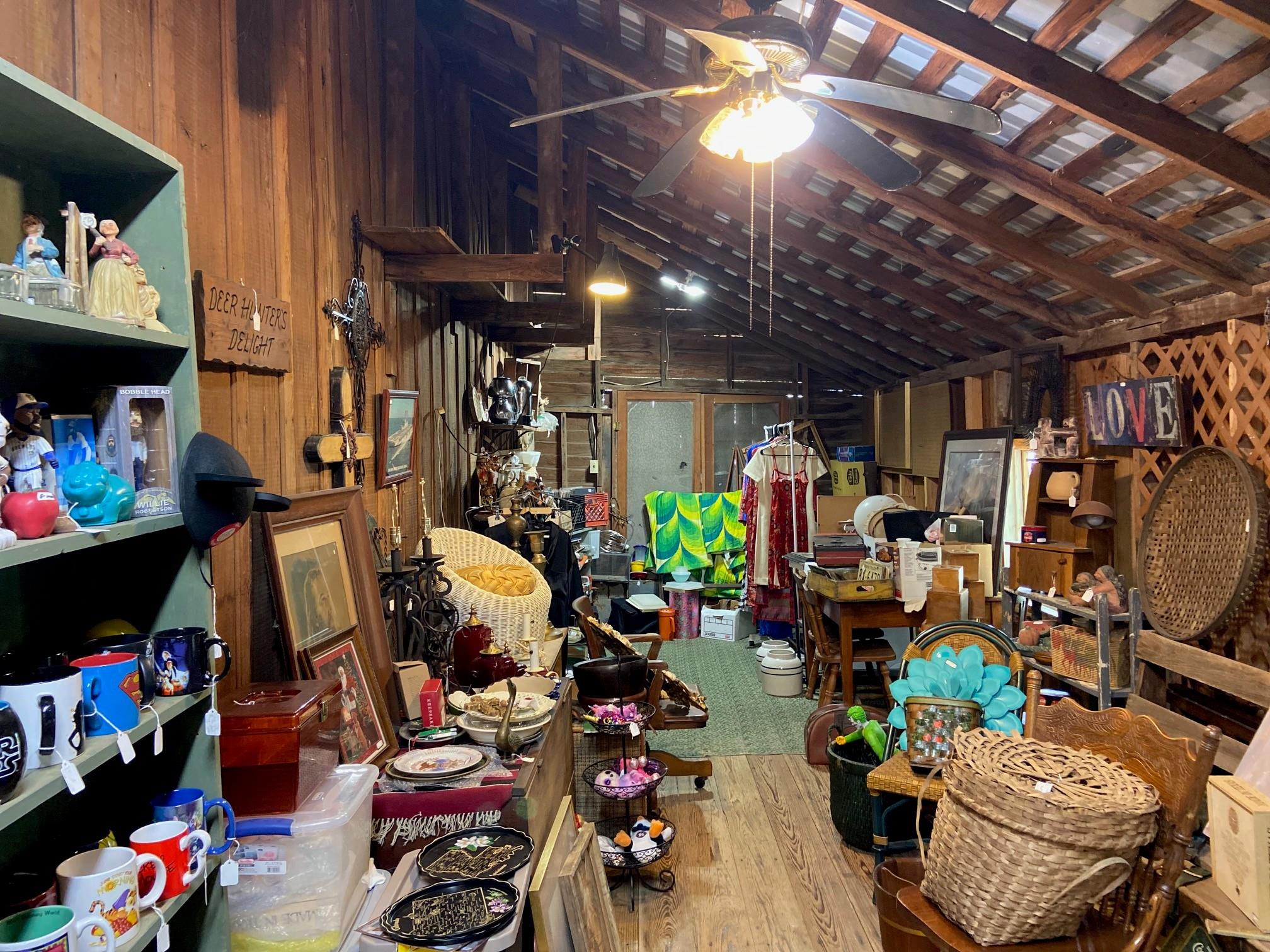 108 Thigpen St, Carmine, TX 78932