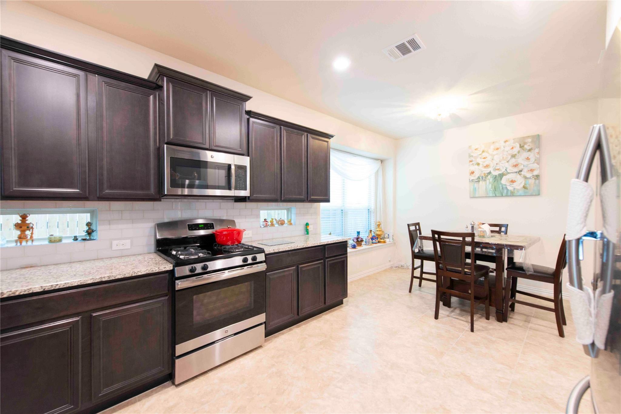 3661 Bainbridge St, Round Rock, TX 78681