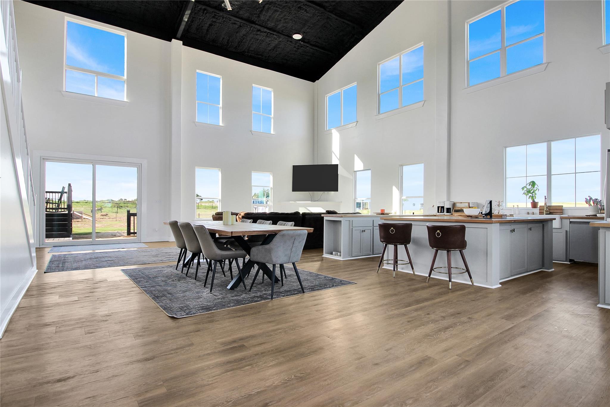 735 County Road 304, Jarrell, TX 76537