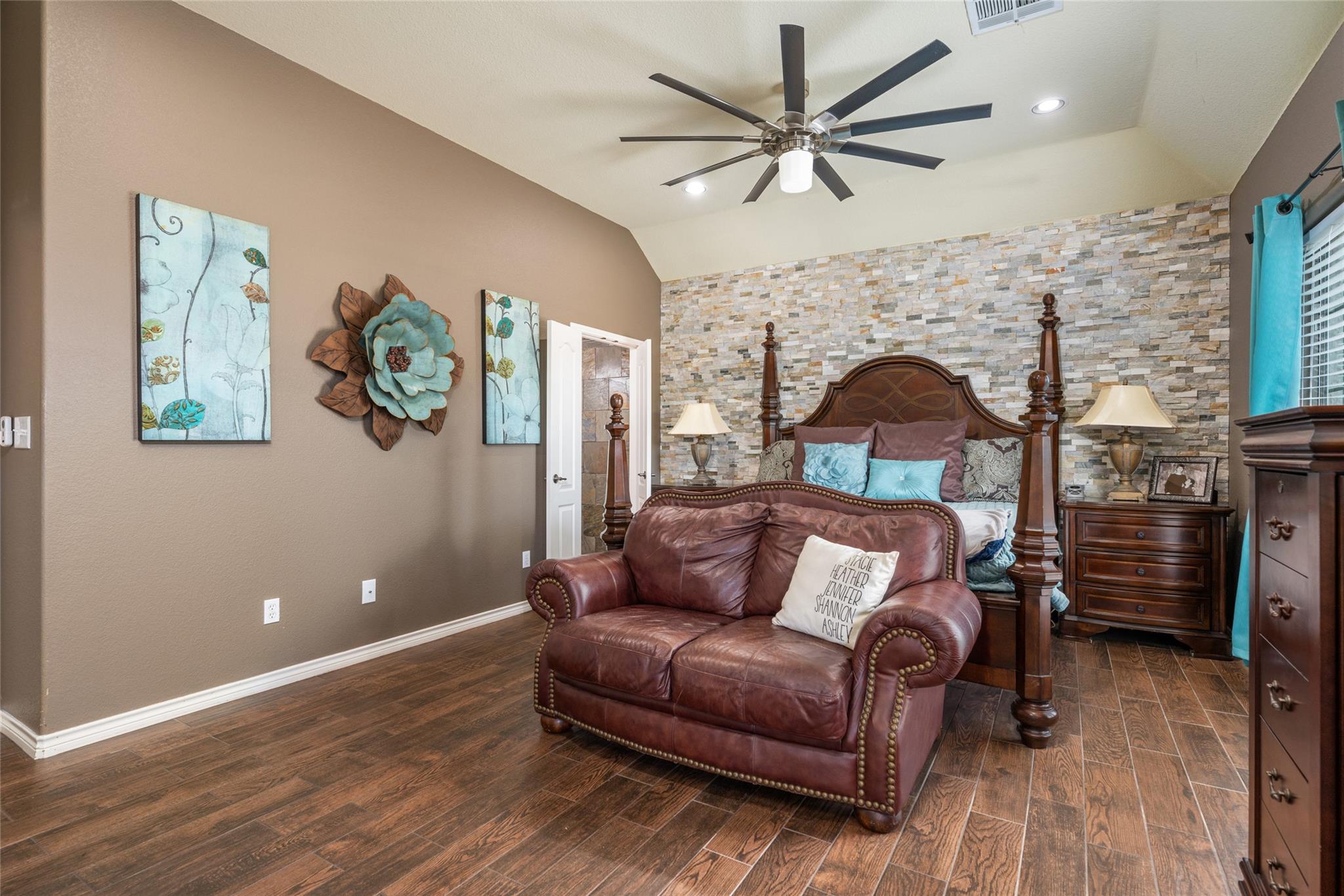 419 Firestone Dr, Meadowlakes, TX 78654