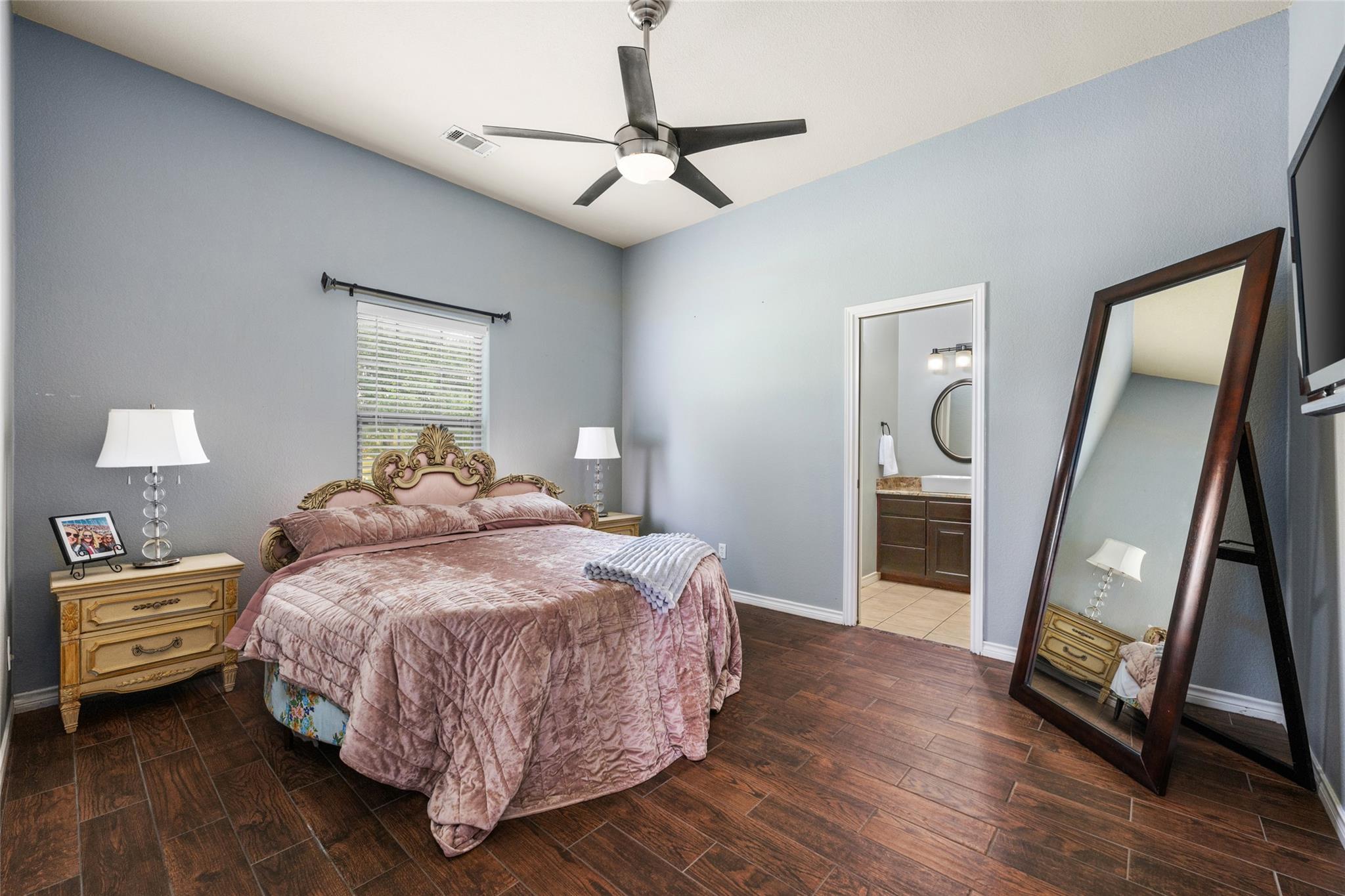 419 Firestone Dr, Meadowlakes, TX 78654