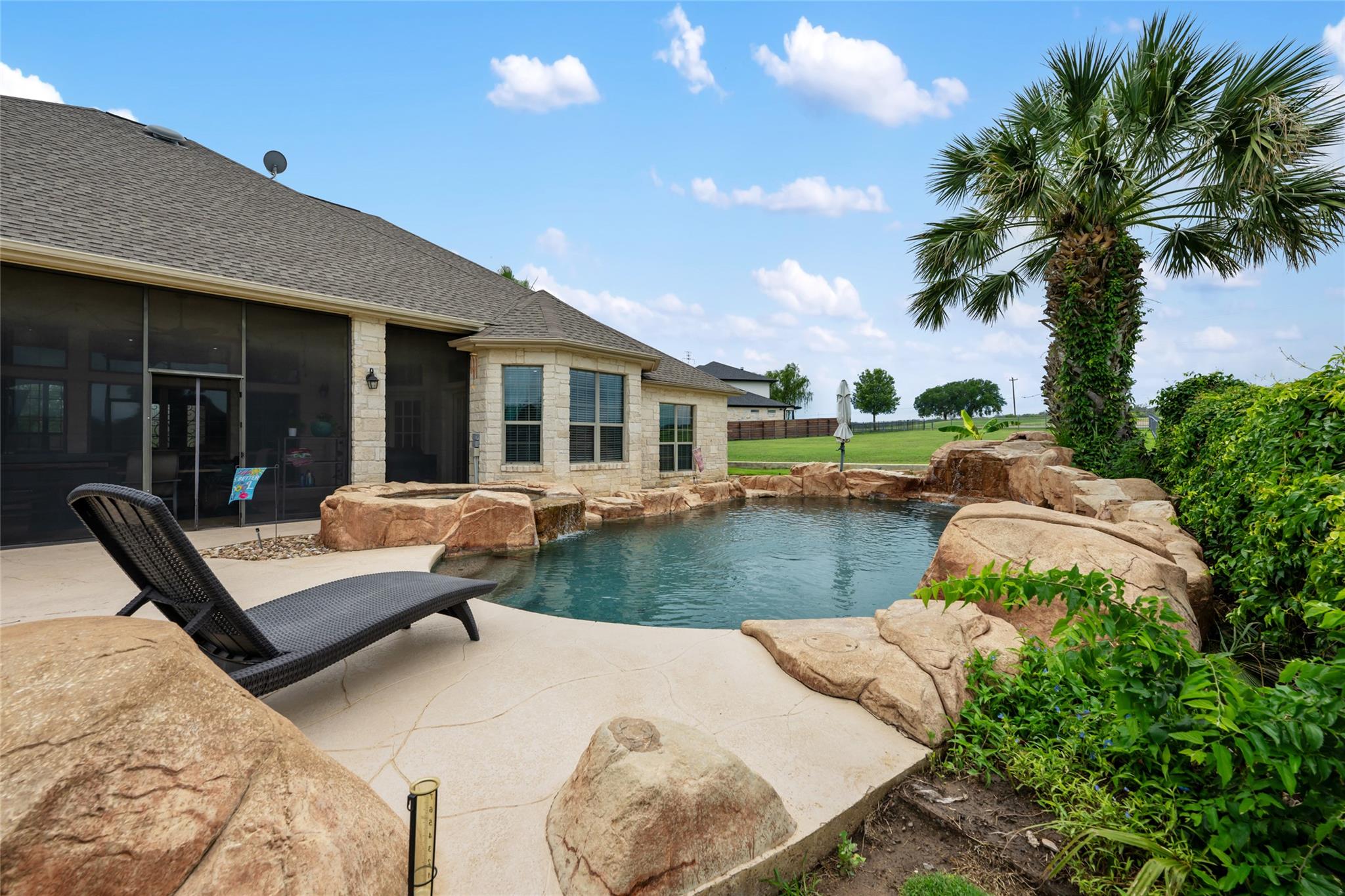 419 Firestone Dr, Meadowlakes, TX 78654