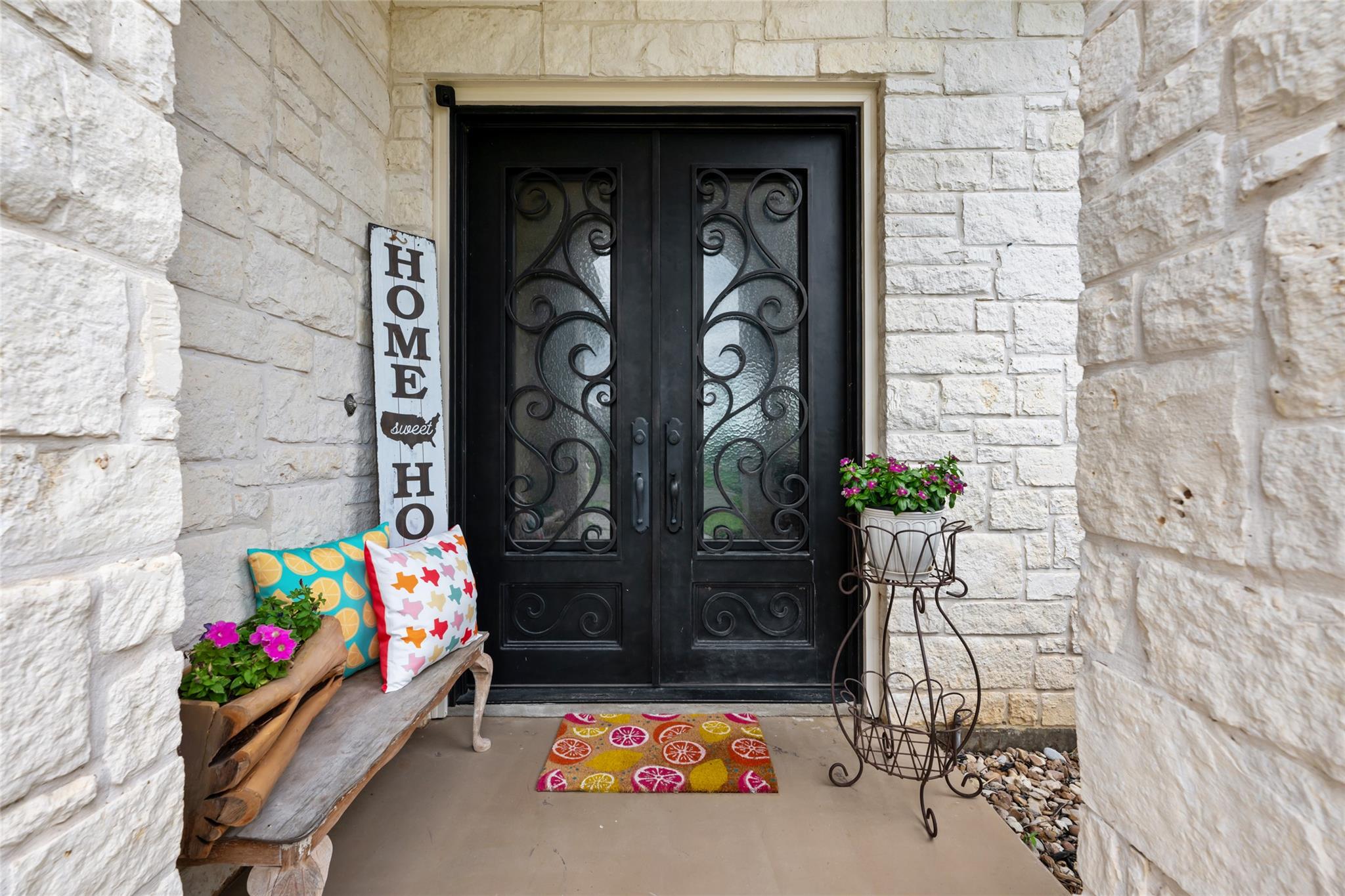 419 Firestone Dr, Meadowlakes, TX 78654