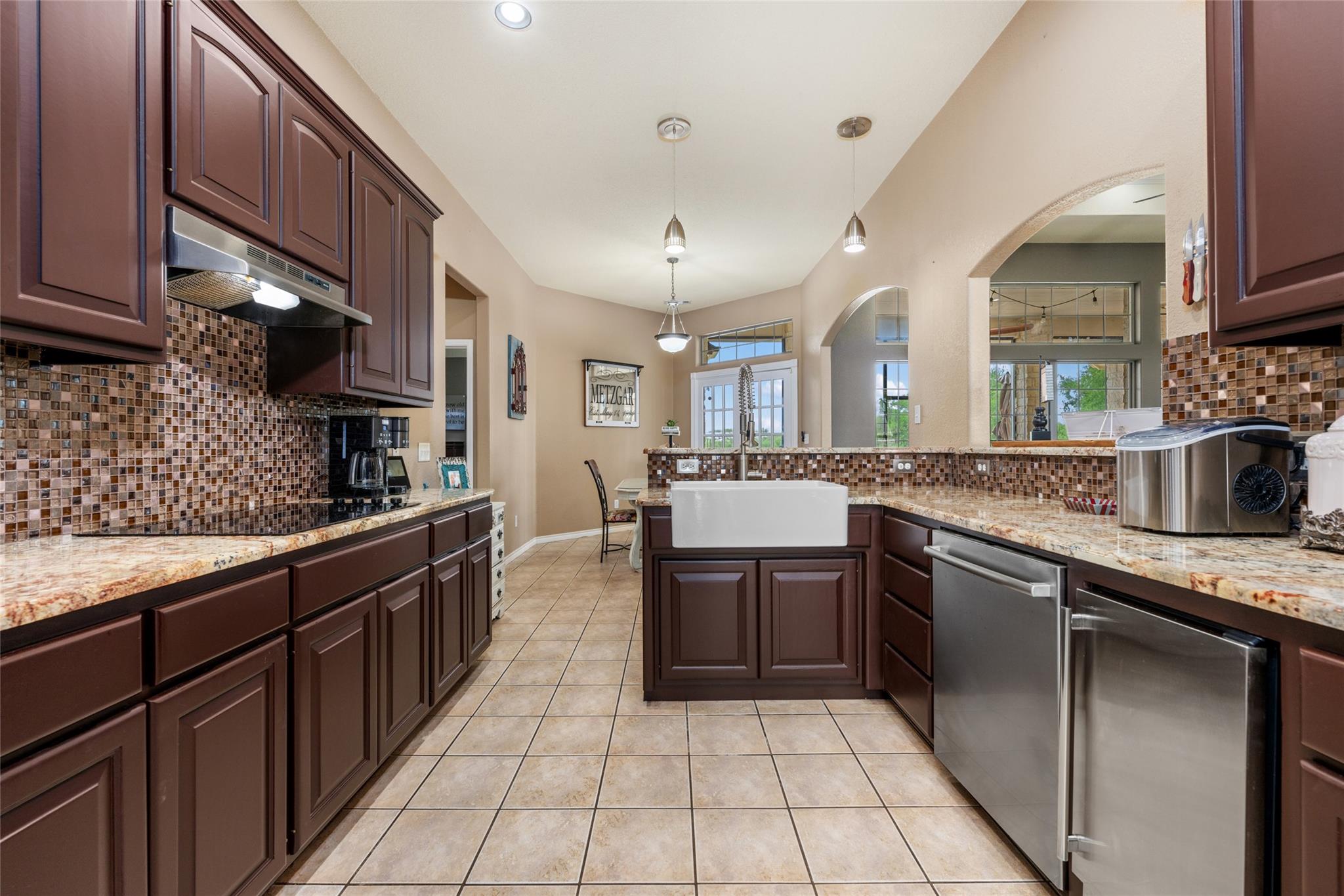 419 Firestone Dr, Meadowlakes, TX 78654