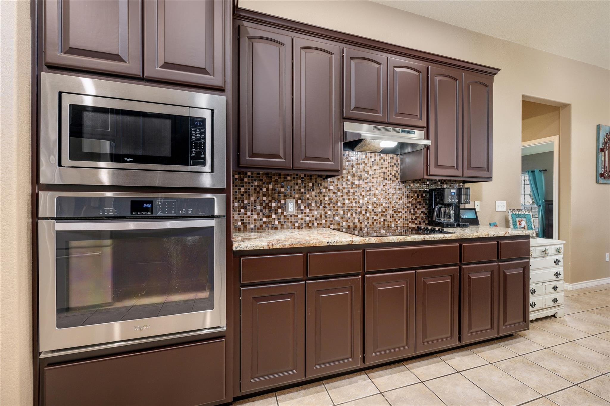 419 Firestone Dr, Meadowlakes, TX 78654