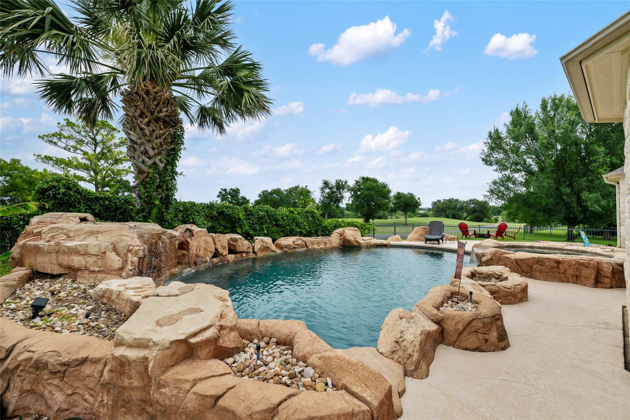 419 Firestone Dr, Meadowlakes, TX 78654