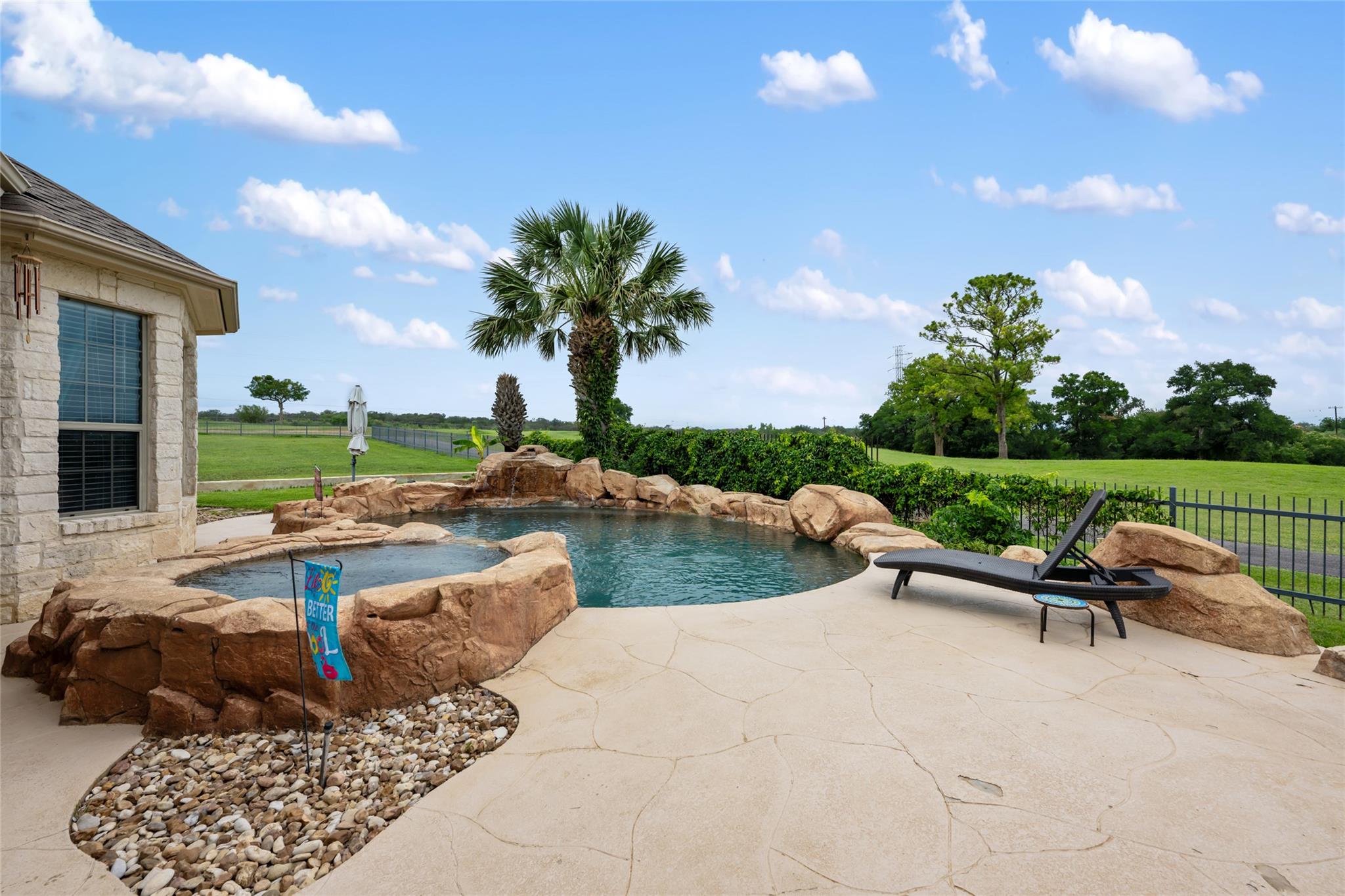 419 Firestone Dr, Meadowlakes, TX 78654