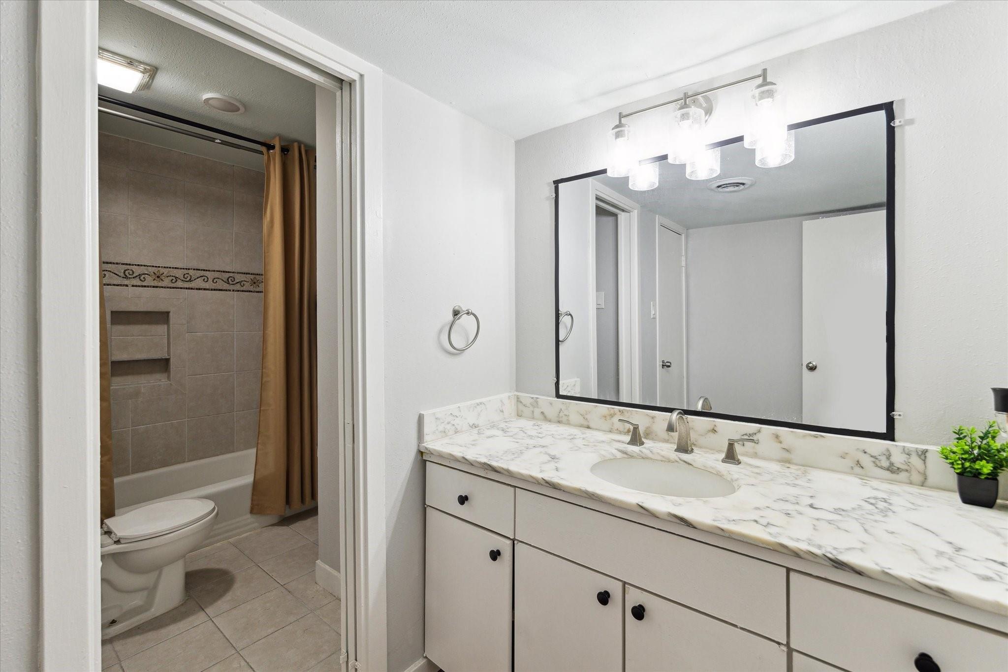 3300 Yorktown St # 13, Houston, TX 77056