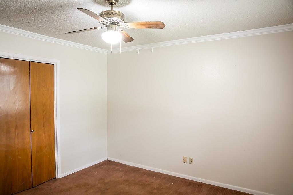 215 Edward Ln, Brenham, TX 77833