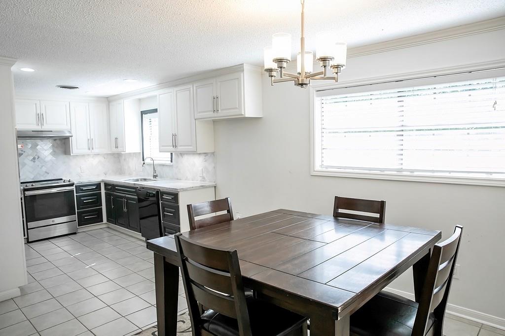 215 Edward Ln, Brenham, TX 77833